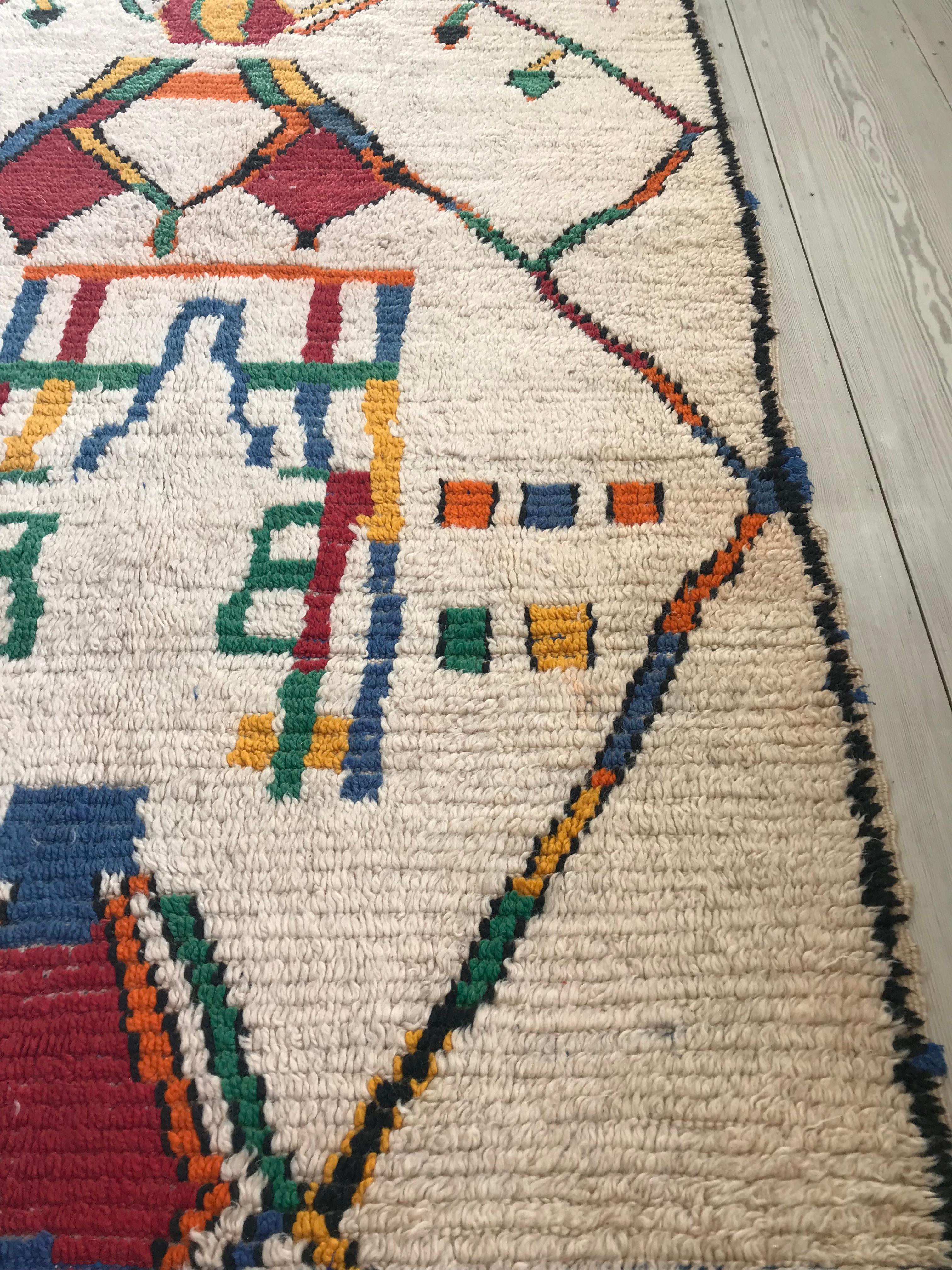 Moroccan Azilal Rug in White with Geometric Pattern in Primary Colors  In Good Condition In Copenhagen K, DK