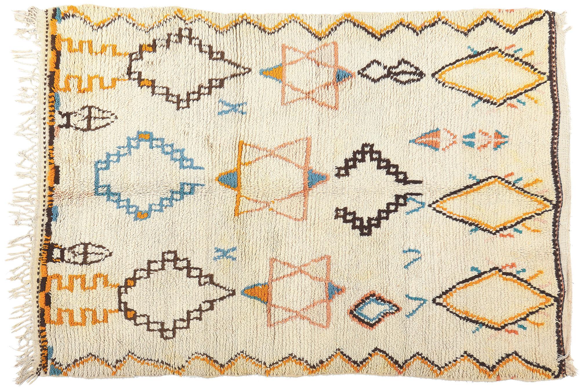 Marokkanischer Azilal-Teppich im Vintage-Stil, Judaica Enchantment Meets Cozy Hygge im Angebot 3