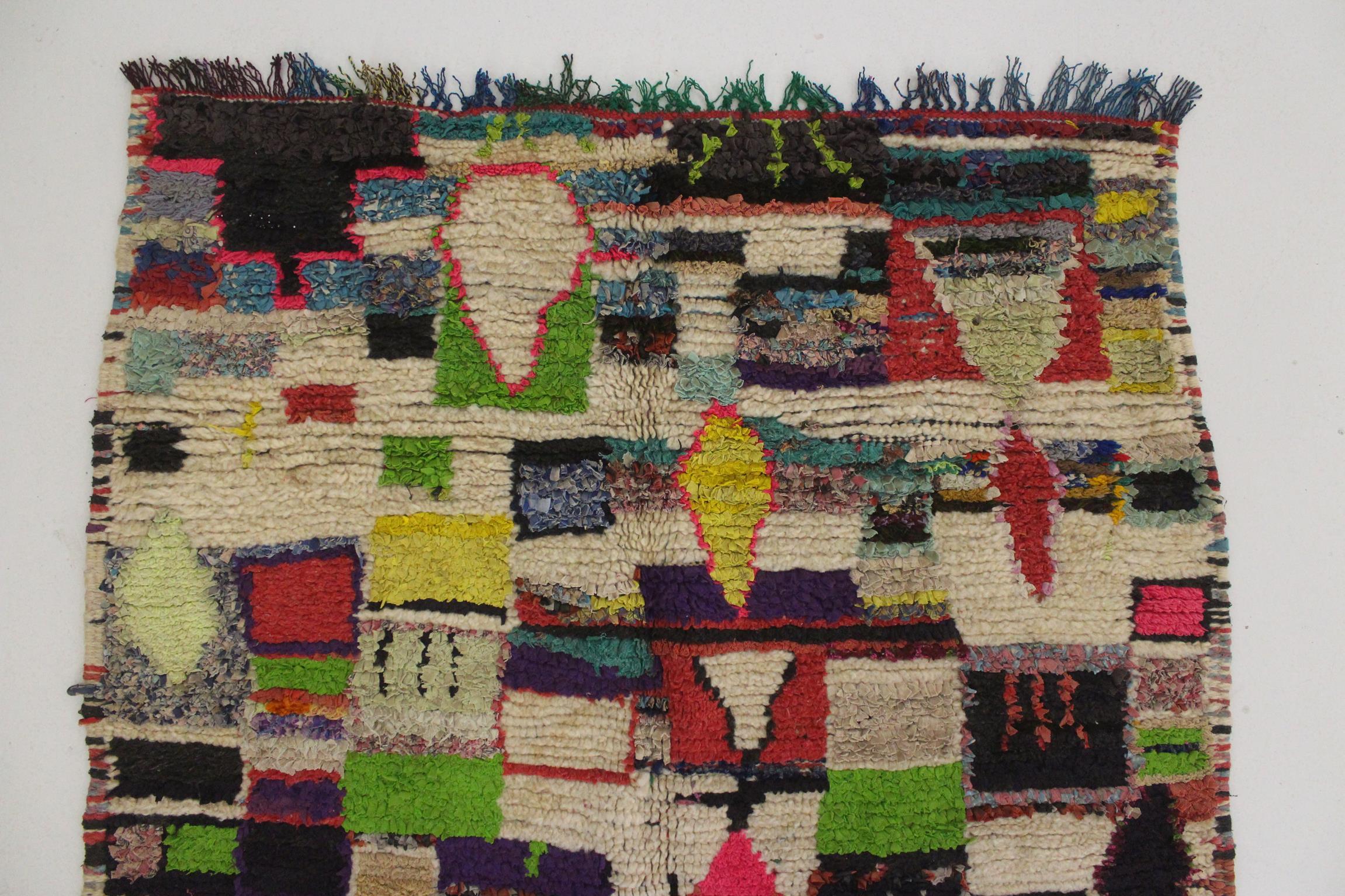 Marokkanischer Azilal-Teppich im Vintage-Stil - Multicolor - 3,5x4.9feet / 107x150cm (Wolle) im Angebot