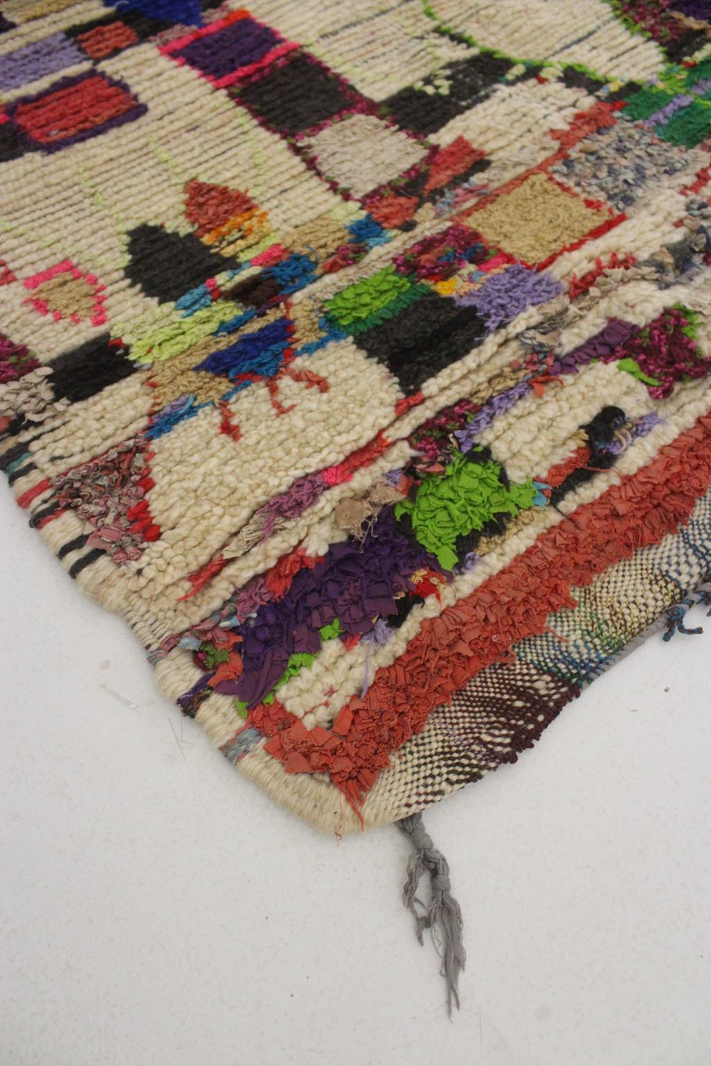 Marokkanischer Azilal-Teppich im Vintage-Stil - Multicolor - 3,5x4.9feet / 107x150cm im Angebot 2