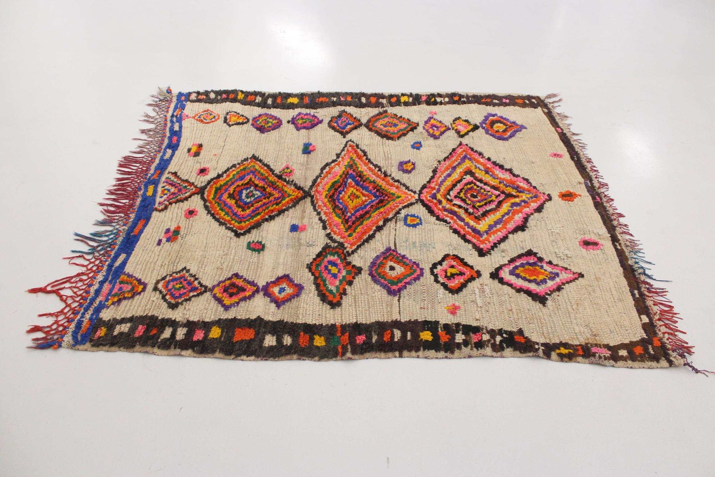 Tribal Vintage Moroccan Azilal rug - Multicolor - 4.7x5.4feet / 144x164cm For Sale