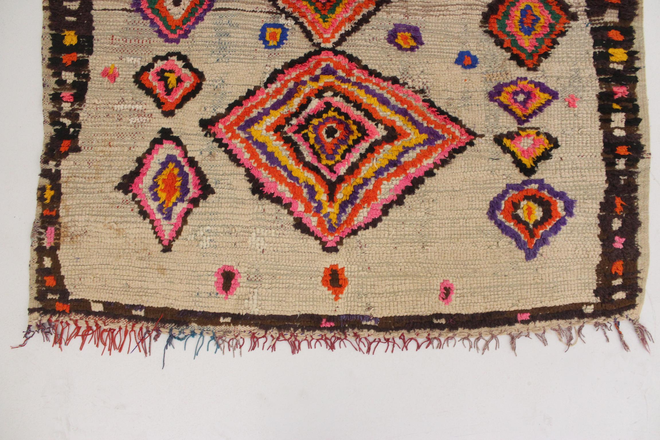 Wool Vintage Moroccan Azilal rug - Multicolor - 4.7x5.4feet / 144x164cm For Sale