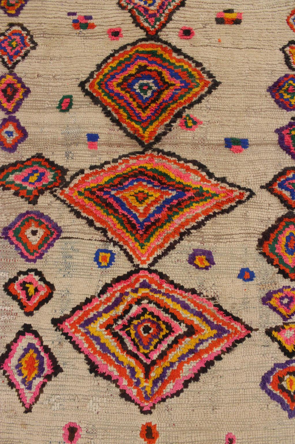 Vintage Moroccan Azilal rug - Multicolor - 4.7x5.4feet / 144x164cm For Sale 1