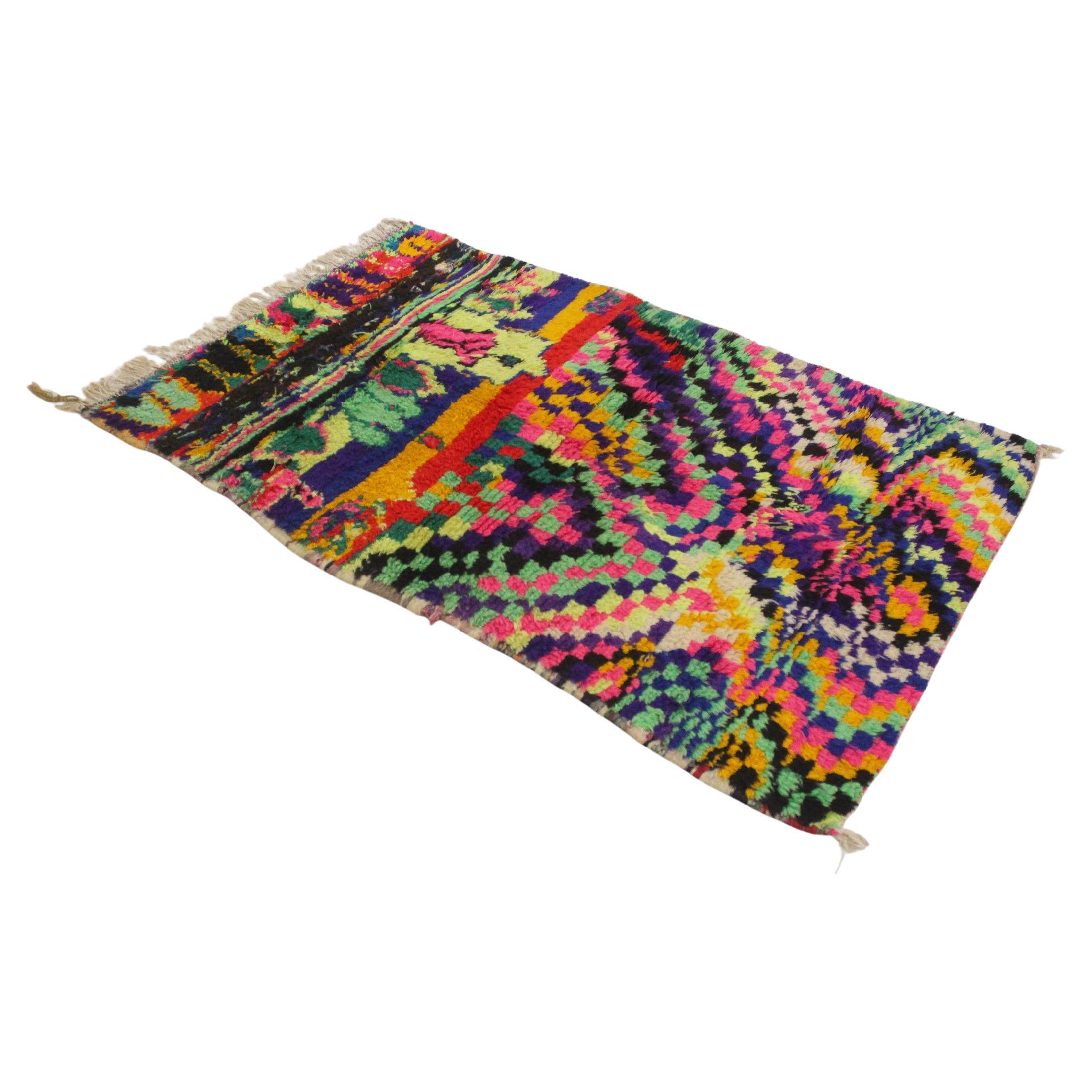 Marokkanischer Azilal-Teppich im Vintage-Stil - Neonfarben - 3.1x4.6feet / 96x141cm im Angebot