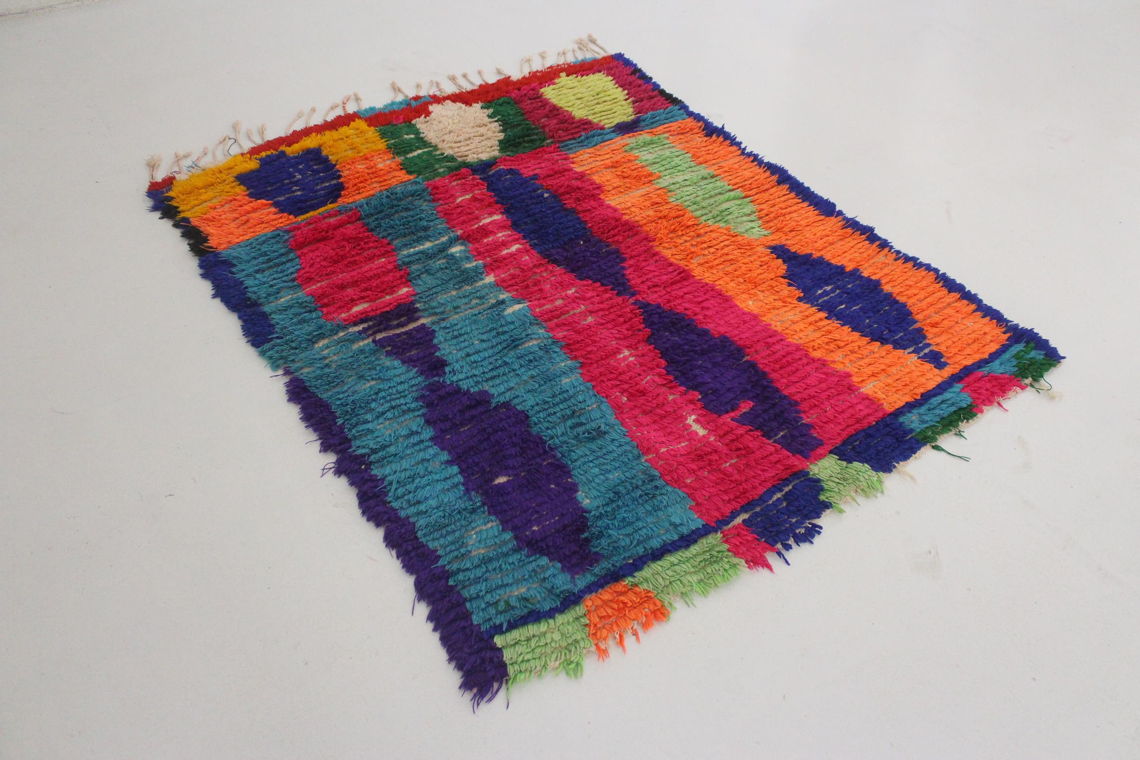 I found this colorful rug in a small berber village during a sourcing trip in the area of Azilal; I saw it from the road as it was hanging in the sun and I was glad I could meet the maker named Fatima. The rug is so joyful and bright that I couldn't