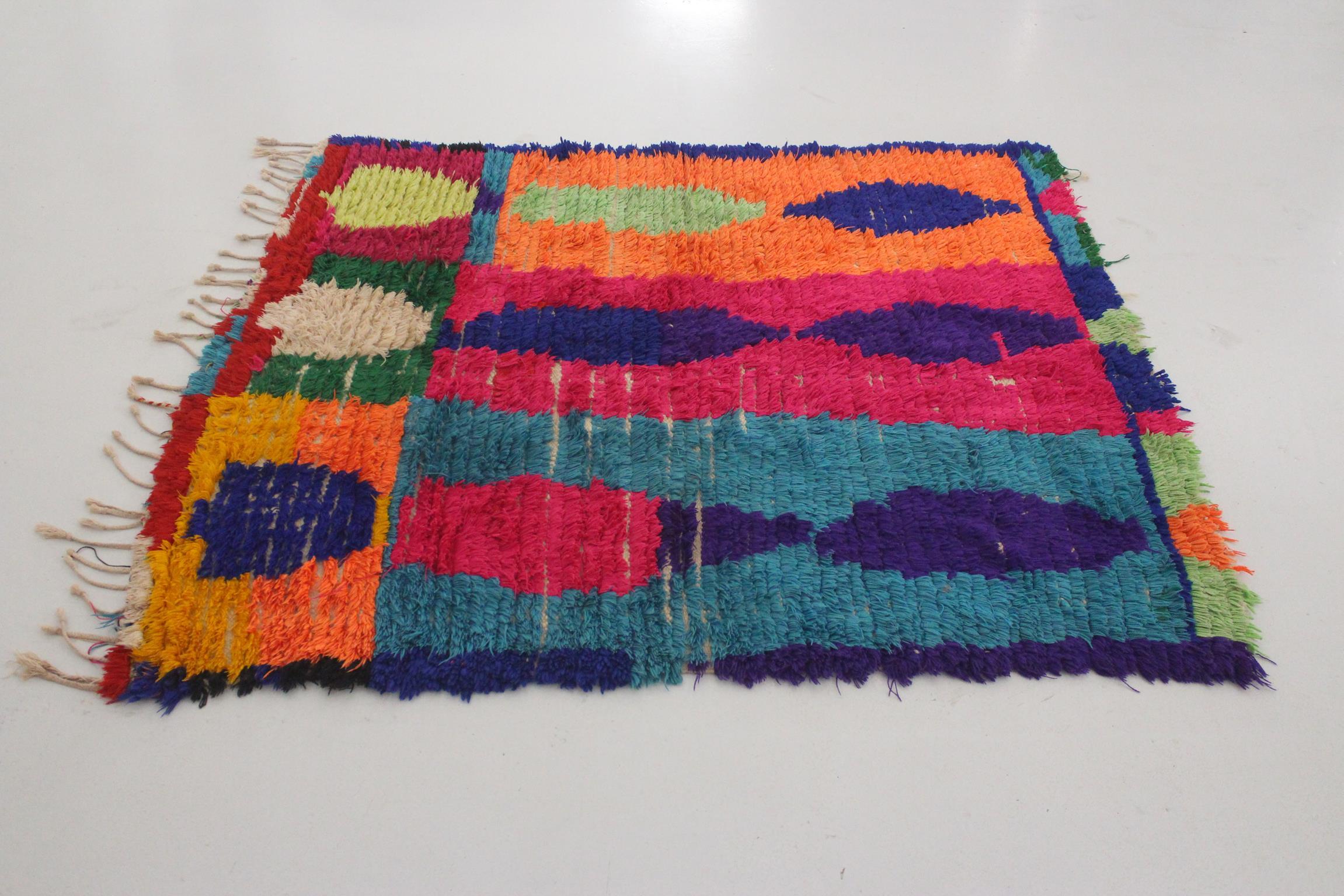 Bohemian Vintage Moroccan Azilal rug - Neon colors - 4.1x5feet / 125x152cm