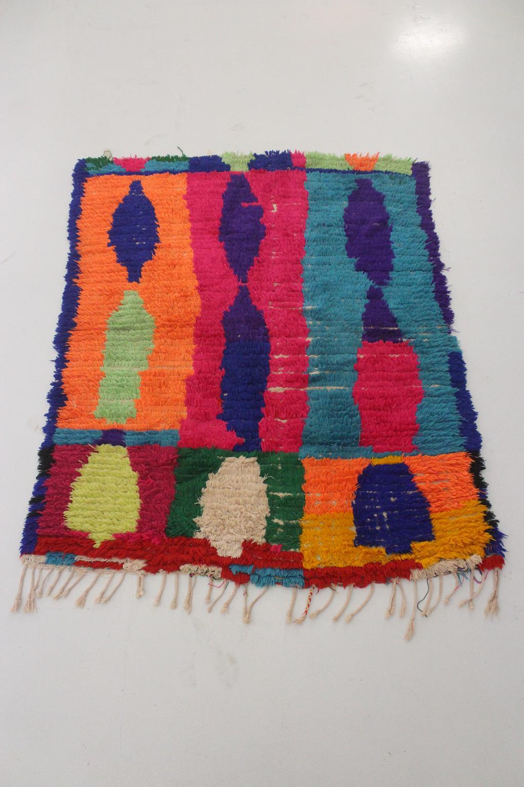 Marokkanischer Azilal-Teppich im Vintage-Stil - Neonfarben 4.1x5feet / 125x152cm (Handgeknüpft)