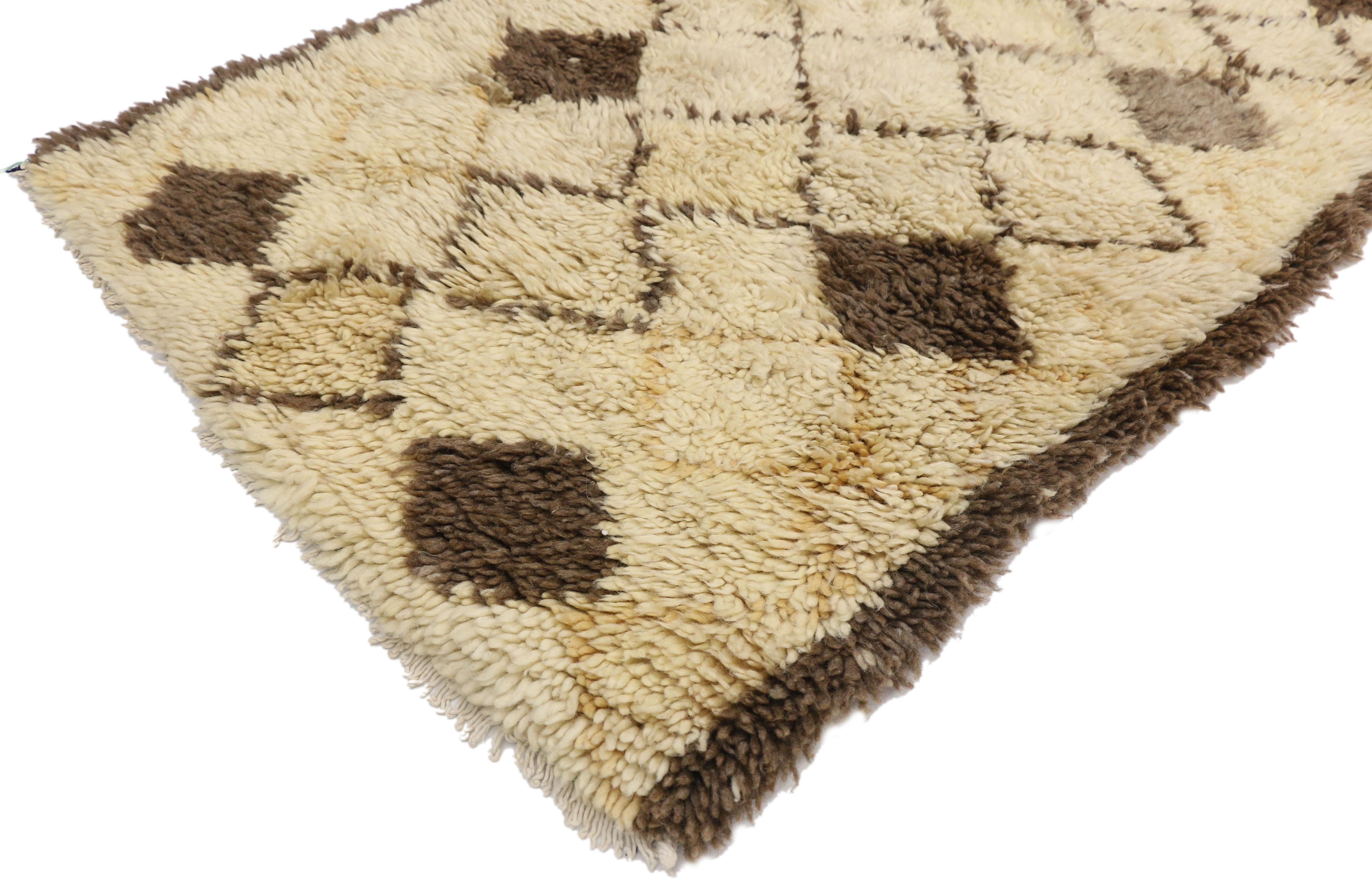 20862 Vintage Moroccan Azilal rug, Neutral Berber Moroccan rug with Neutral Colors 02'07 x 06'01. This hand knotted wool vintage Moroccan Azilal rug features five columns of diamond lattices unfolding across the middle of an abrashed cream field.