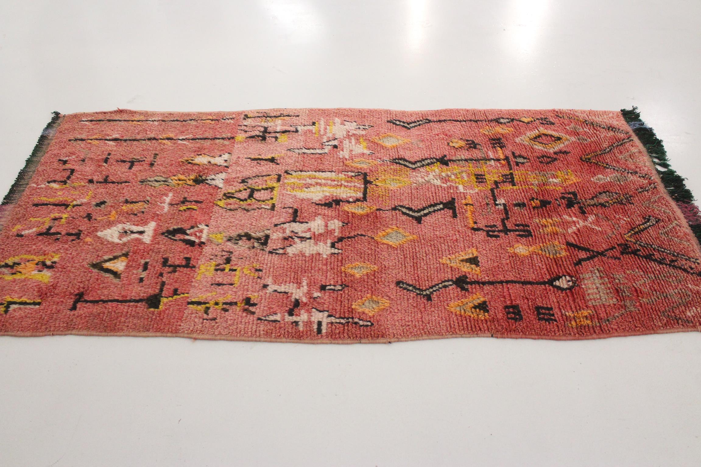 Hand-Woven Vintage Moroccan Azilal rug - Pink and yellow - 3.7x7.7feet / 114x236cm For Sale
