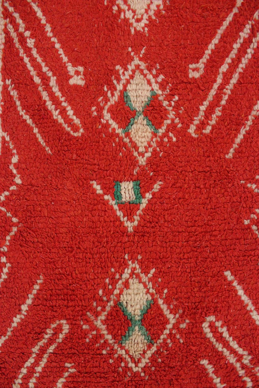 Marokkanischer Azilal-Teppich im Vintage-Stil - Rot - 4.8x10.7feet / 148x328cm im Angebot 5