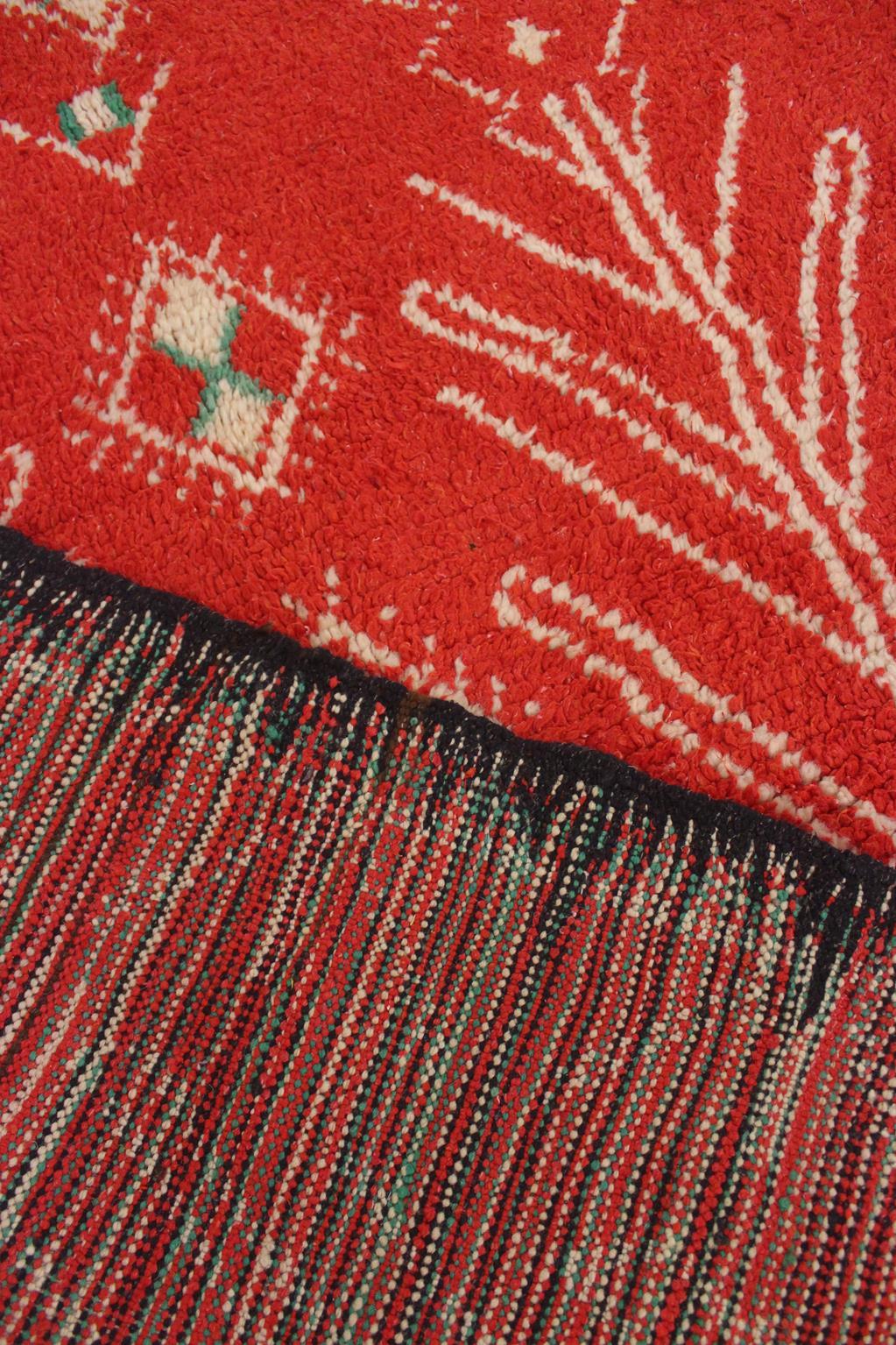 Marokkanischer Azilal-Teppich im Vintage-Stil - Rot - 4.8x10.7feet / 148x328cm im Angebot 8