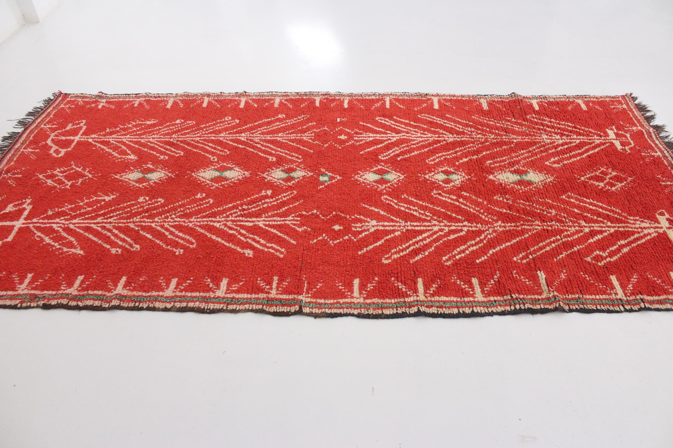 Hand-Woven Vintage Moroccan Azilal rug - Red - 4.8x10.7feet / 148x328cm For Sale