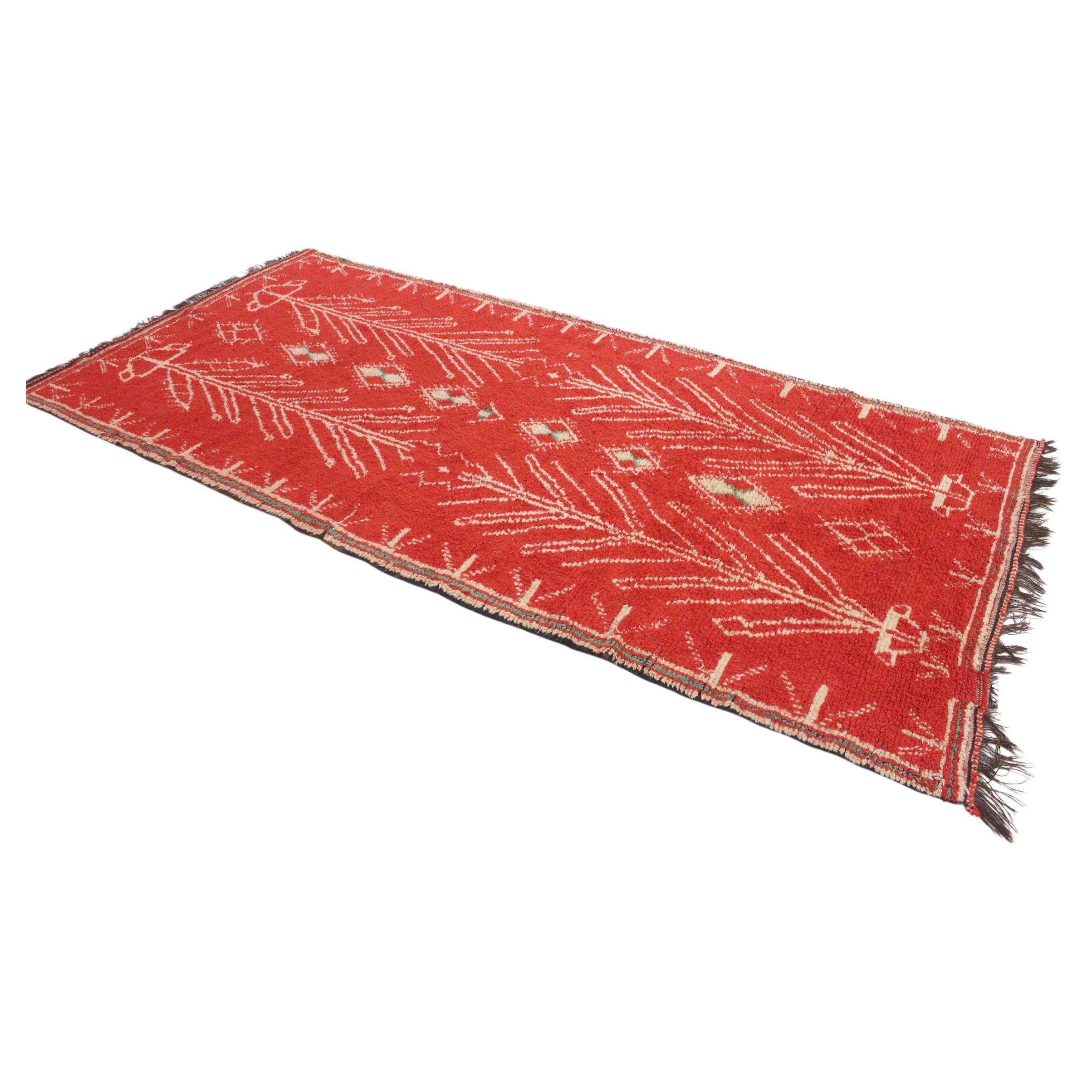 Marokkanischer Azilal-Teppich im Vintage-Stil - Rot - 4.8x10.7feet / 148x328cm im Angebot