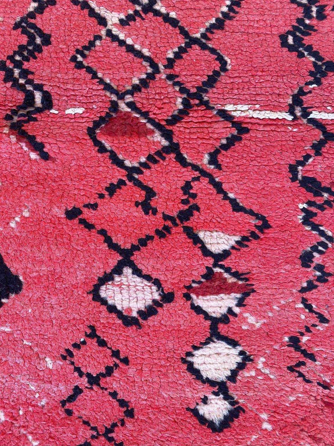 Vintage Moroccan Azilal rug - Red - 4.9x13.4feet / 151x410cm For Sale 4
