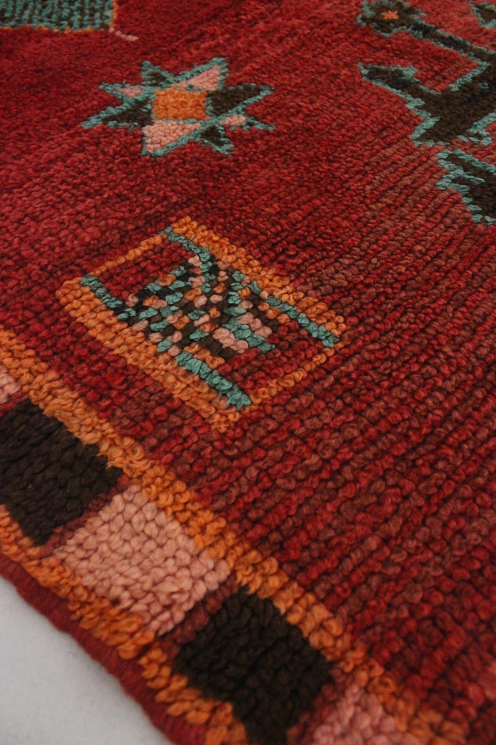 Vintage Moroccan Azilal rug - Red and turquoise - 4.1x5.8feet / 127x177cm For Sale 3