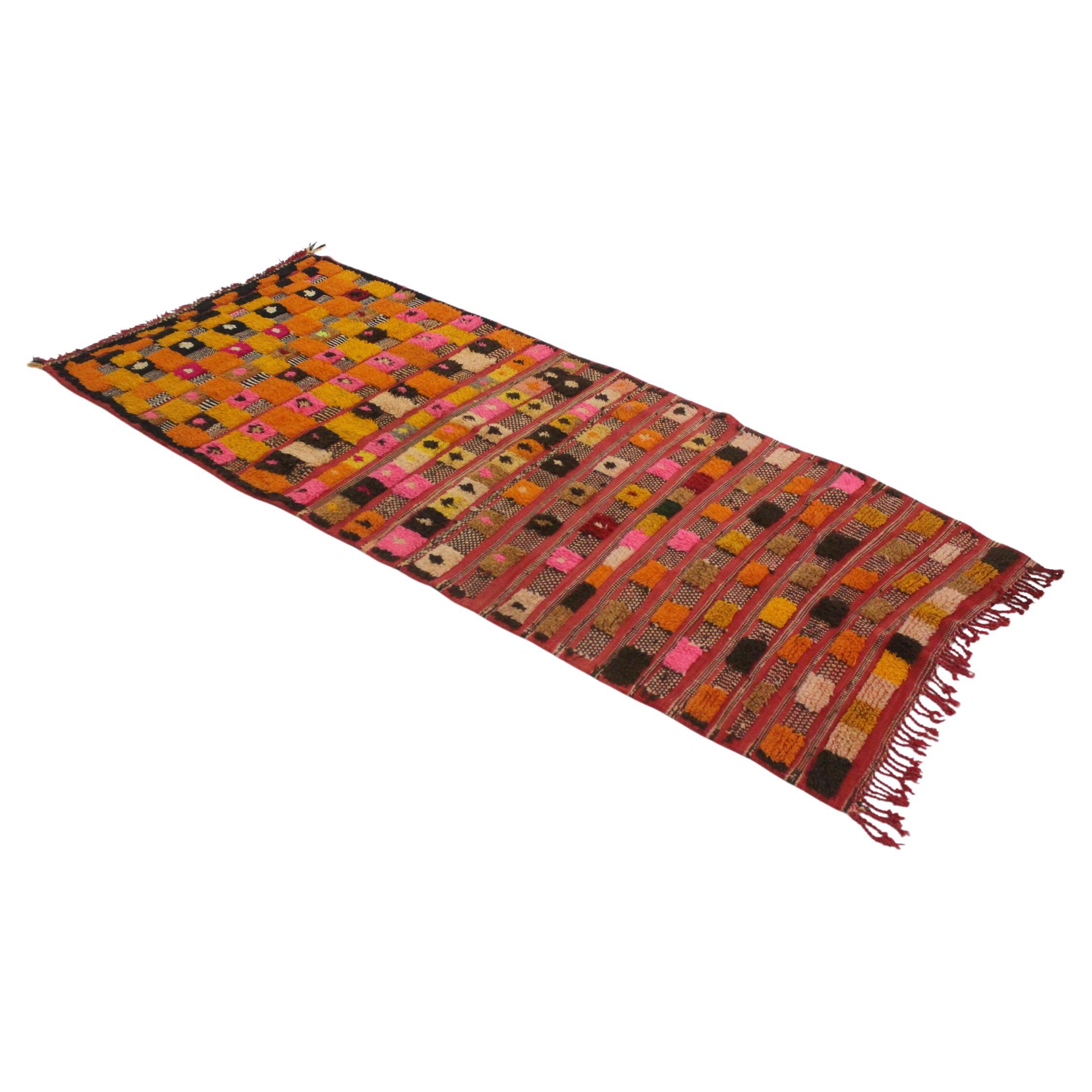 Vintage marokkanischen Azilal Teppich - Rot, orange, gelb - 3.3x7.7feet / 102x235cm im Angebot