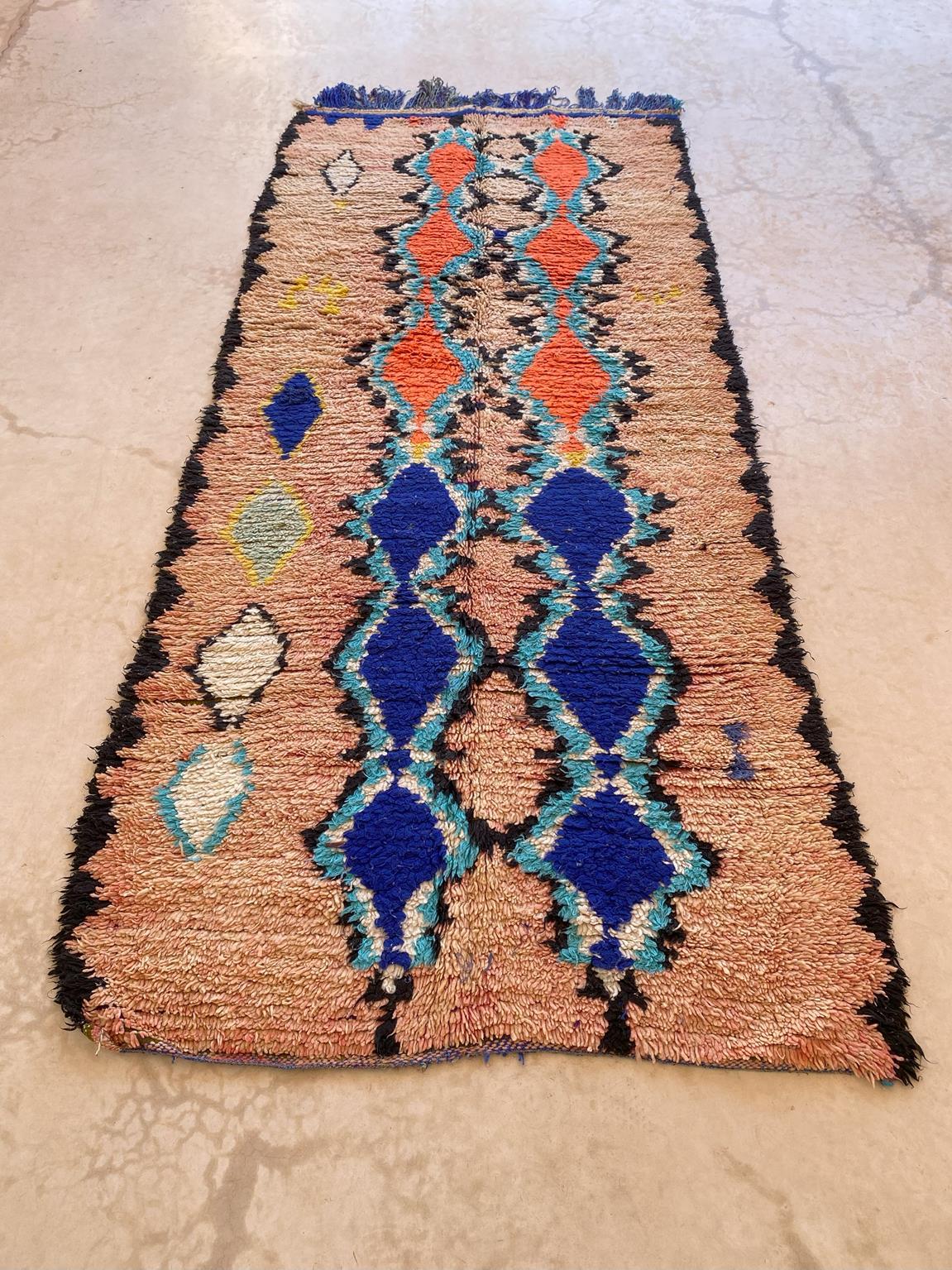 Vintage Moroccan Azilal rug - Salmon/blue - 4.3x9.6feet / 132x295cm In Good Condition For Sale In Marrakech, MA