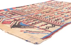 Les glyphes du désert : Un tapis berbère marocain vintage en azilal d'une élégance tribale