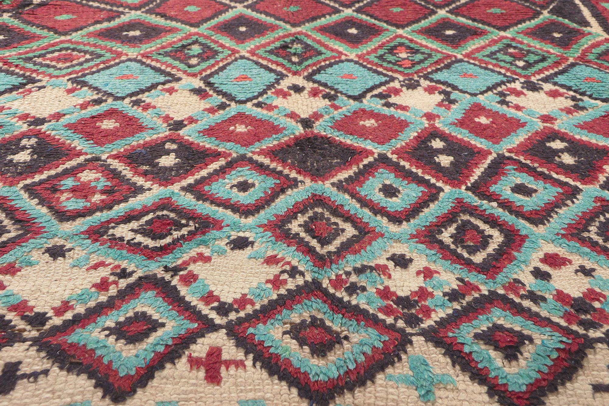 Annodato a mano Tappeto marocchino vintage Azilal, il wabi-sabi incontra l'incanto tribale in vendita