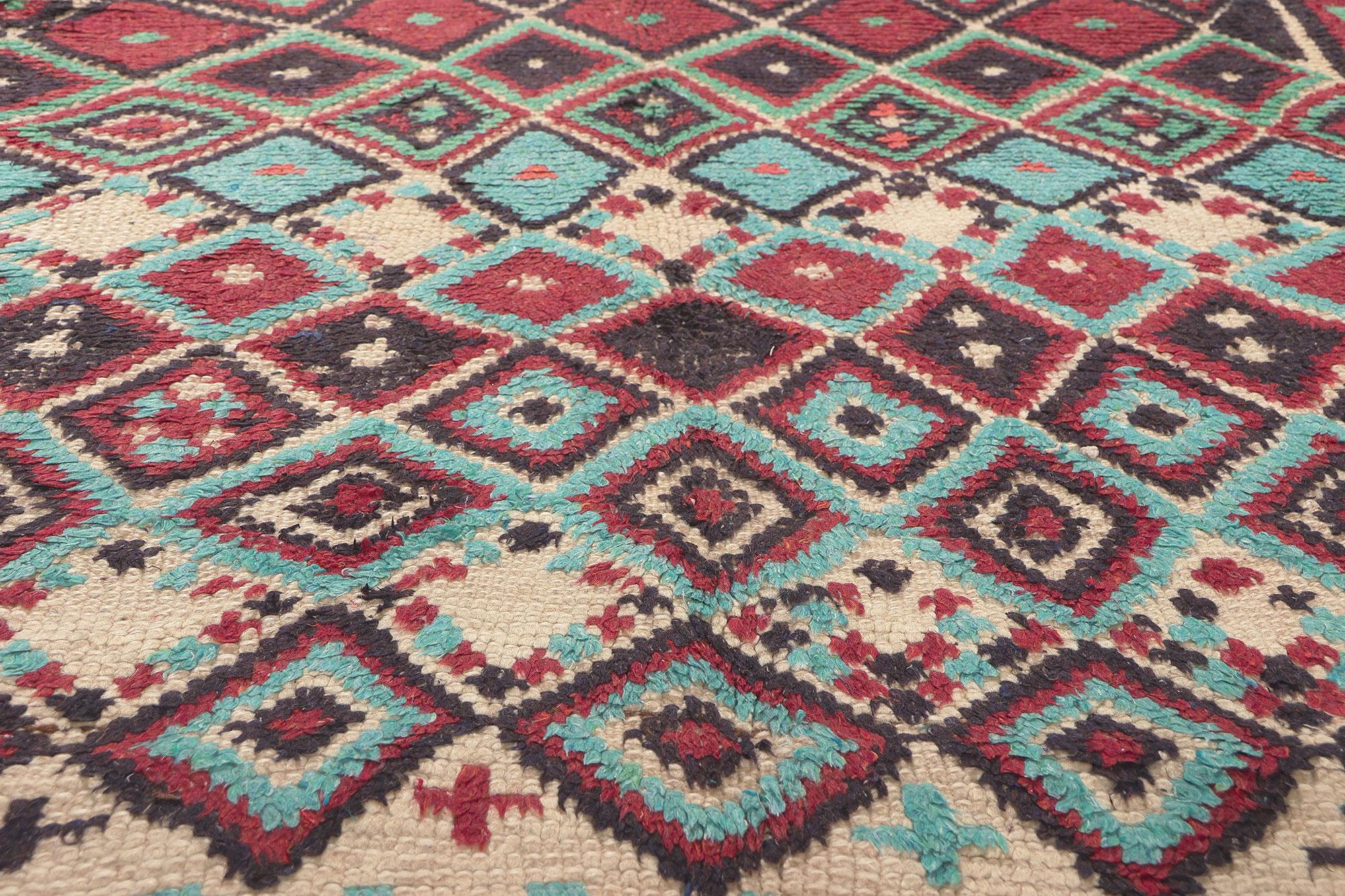 Noué à la main Tapis Azilal marocain vintage, Wabi-Sabi rencontre l'enchantement tribal en vente