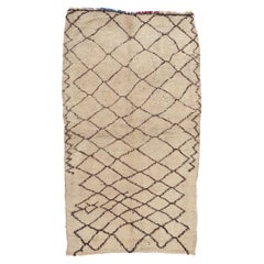 Tapis Azilal marocain vintage, Wabi-Sabi rencontre l'enchantement tribal