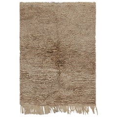 Marokkanischer Azilal-Teppich mit braun-beigefarbenem Hochflor, von Rug & Kilim