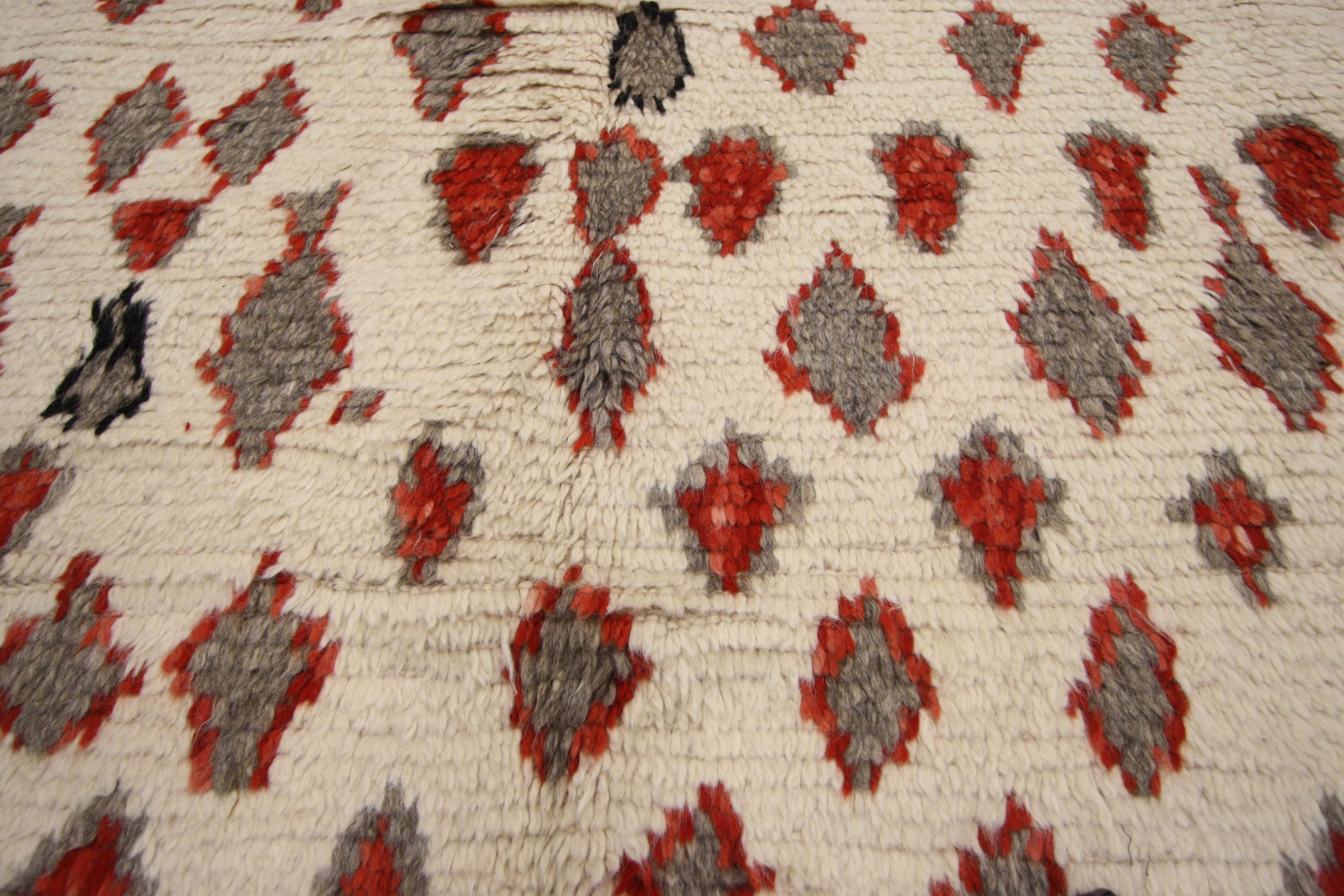 Hand-Knotted Vintage Moroccan Azilal Rug with Tribal Style, Berber Moroccan Accent Rug