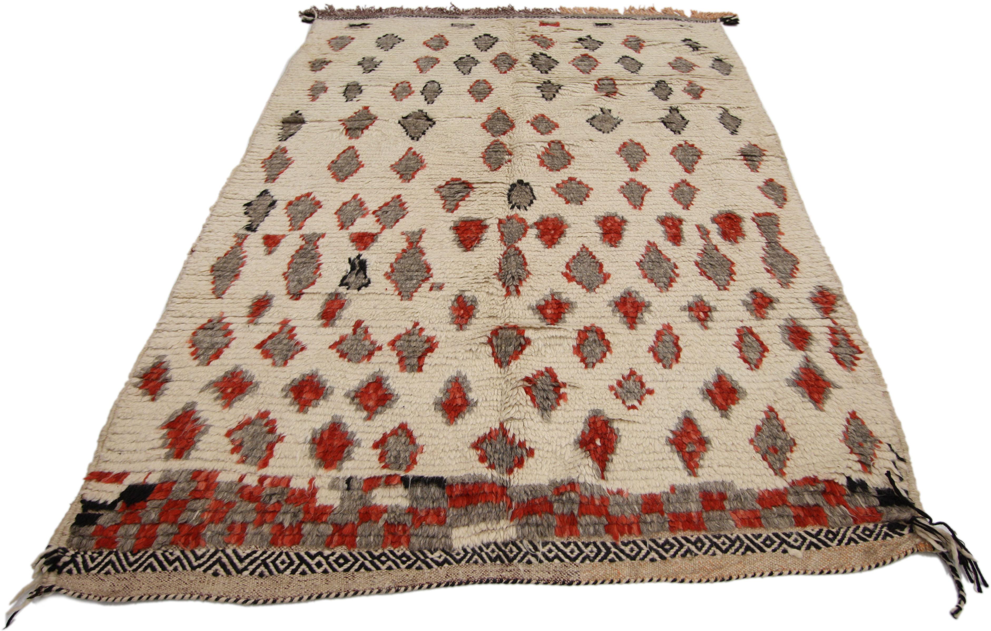Vintage Moroccan Azilal Rug with Tribal Style, Berber Moroccan Accent Rug In Good Condition In Dallas, TX