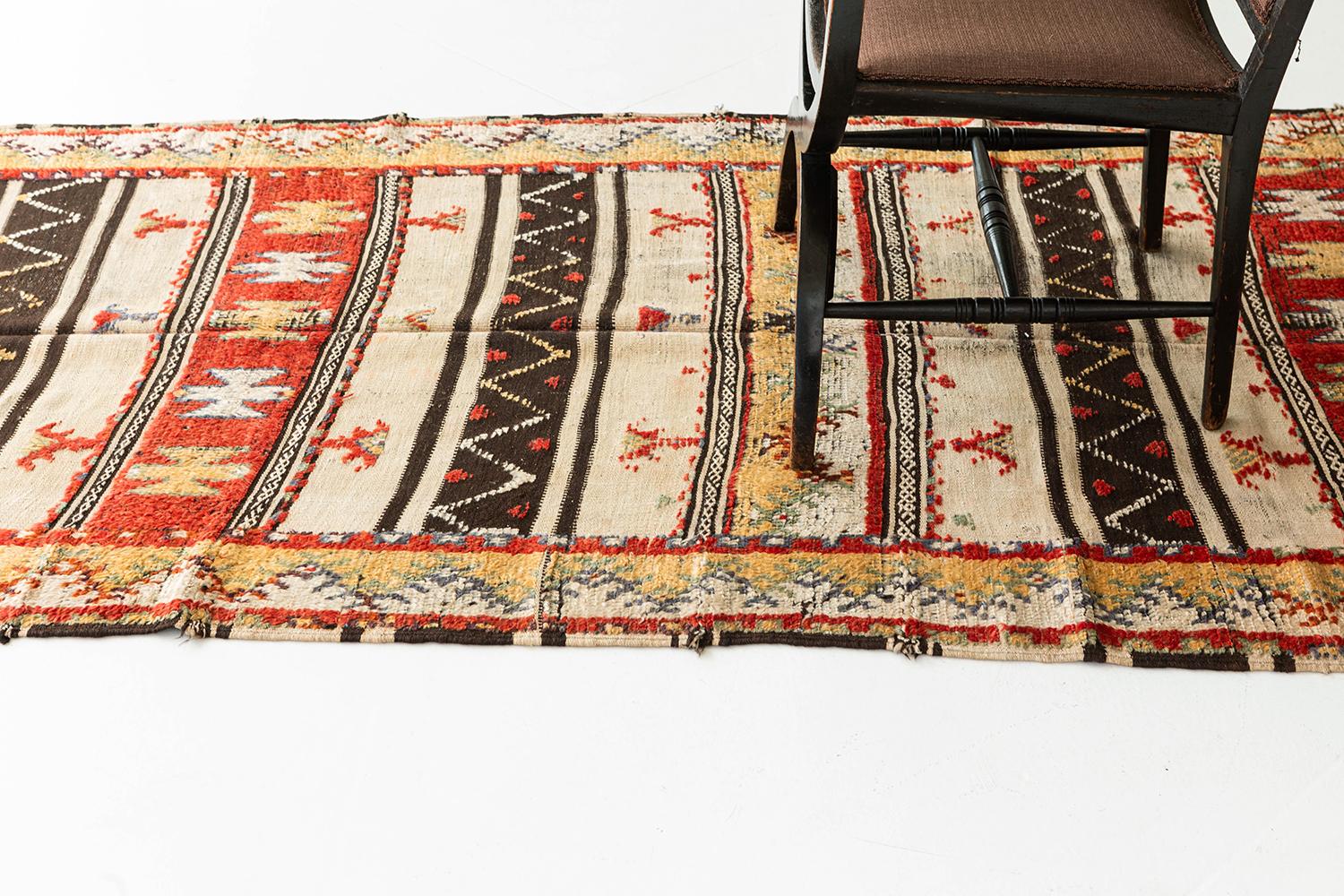 Vintage marokkanischen Azilal Stamm Berber geprägte Teppich (Geprägt) im Angebot