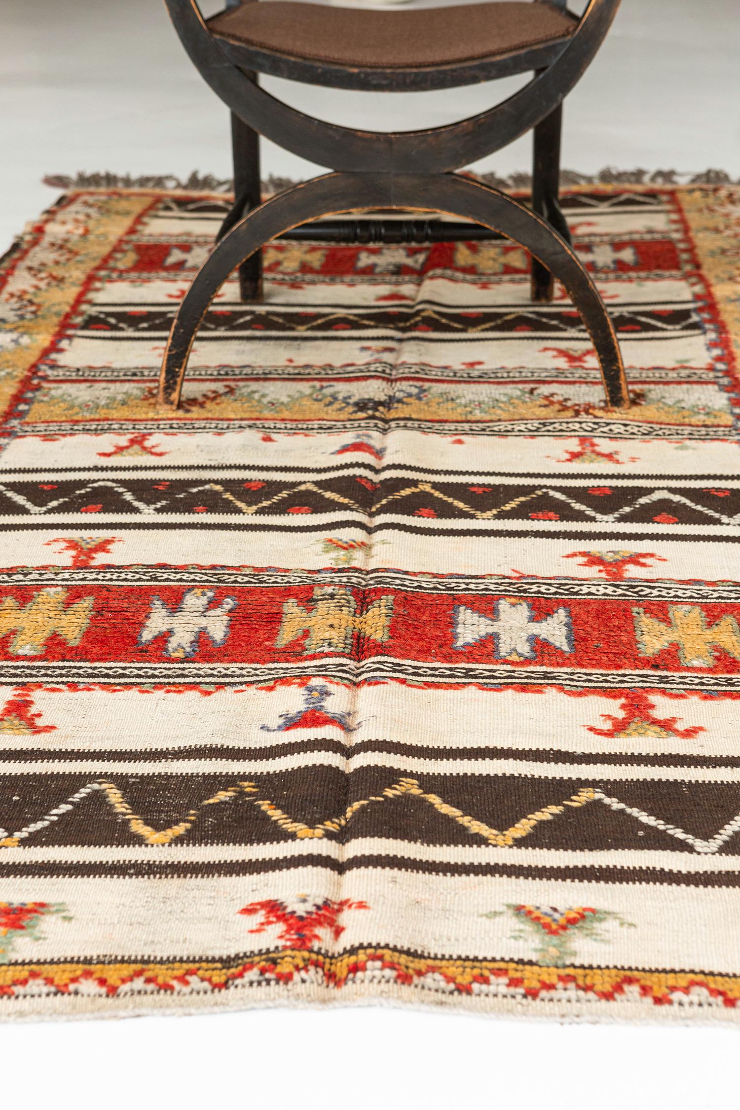Vintage marokkanischen Azilal Stamm Berber geprägte Teppich im Zustand „Gut“ im Angebot in WEST HOLLYWOOD, CA