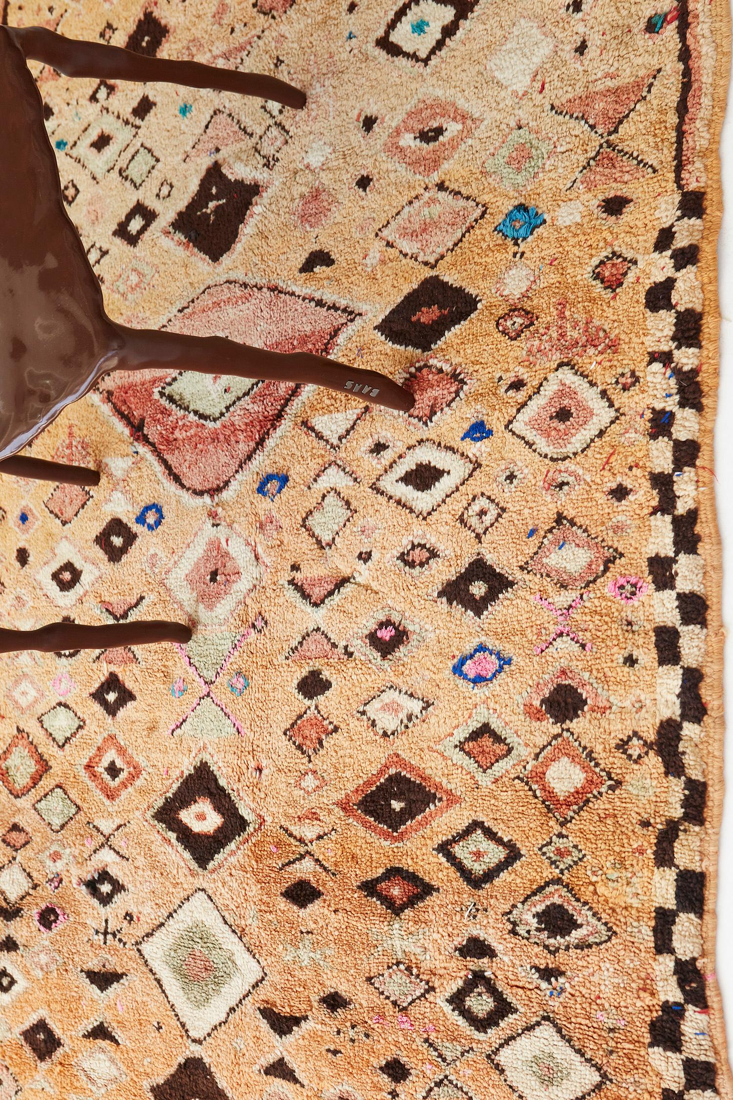 Marokkanischer Berberteppich mit Azilal-Stammes-Muster im Angebot 5