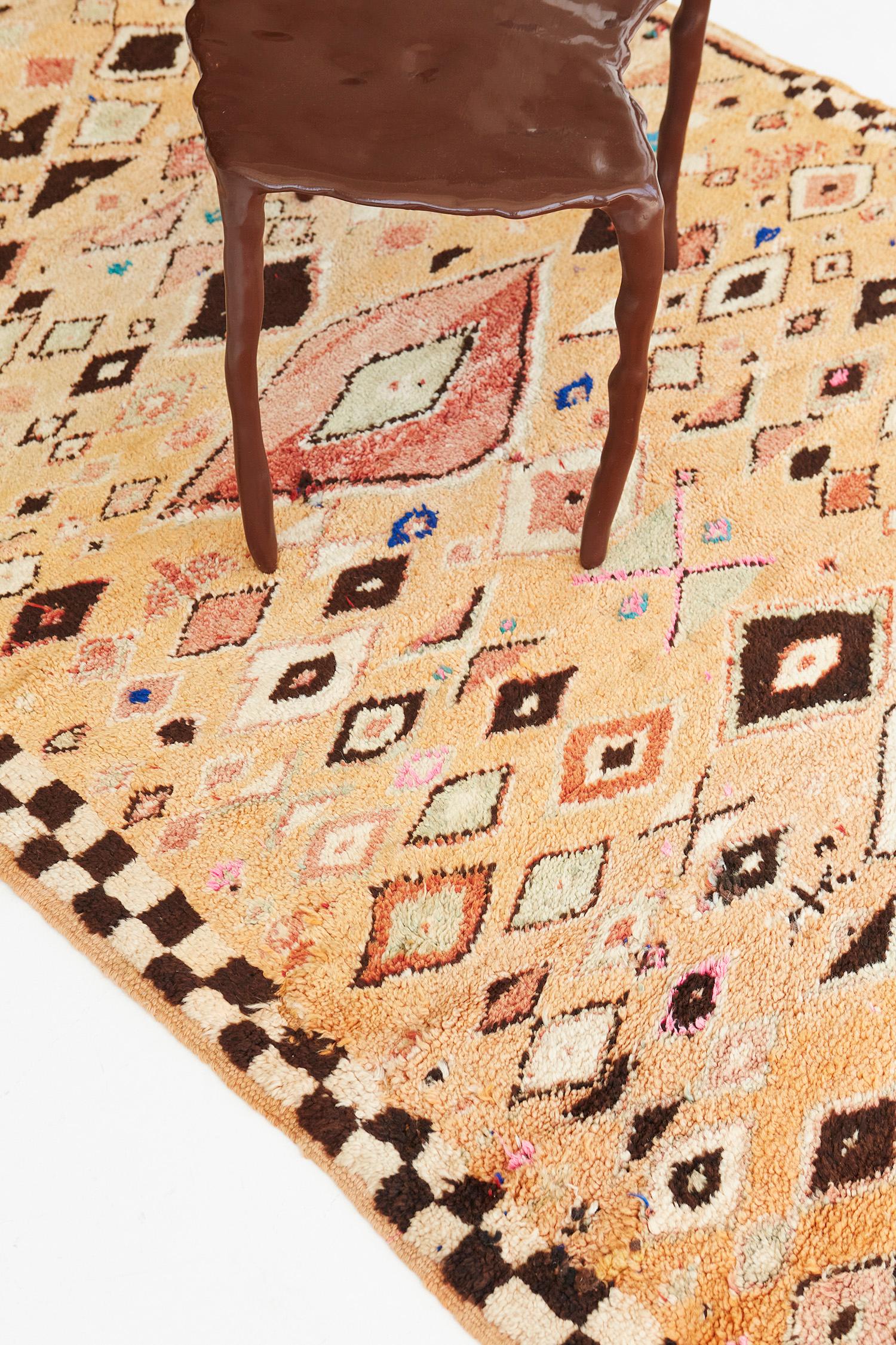 Marokkanischer Berberteppich mit Azilal-Stammes-Muster (Stammeskunst) im Angebot