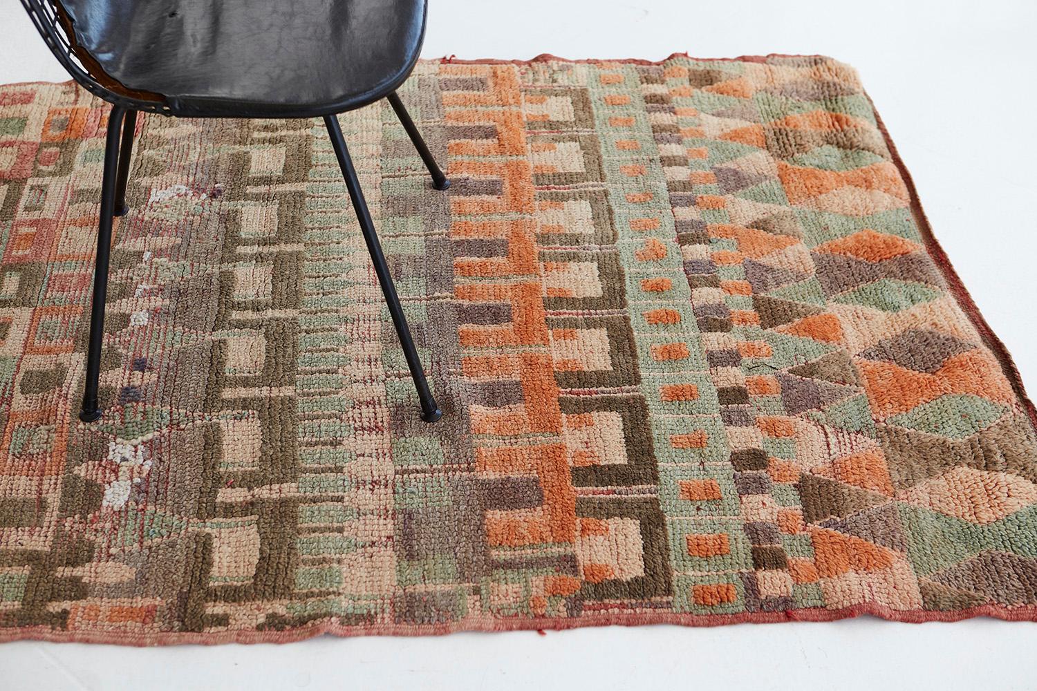 Marokkanischer Berberteppich aus dem Azilal-Stil von Mehraban (Handgeknüpft) im Angebot