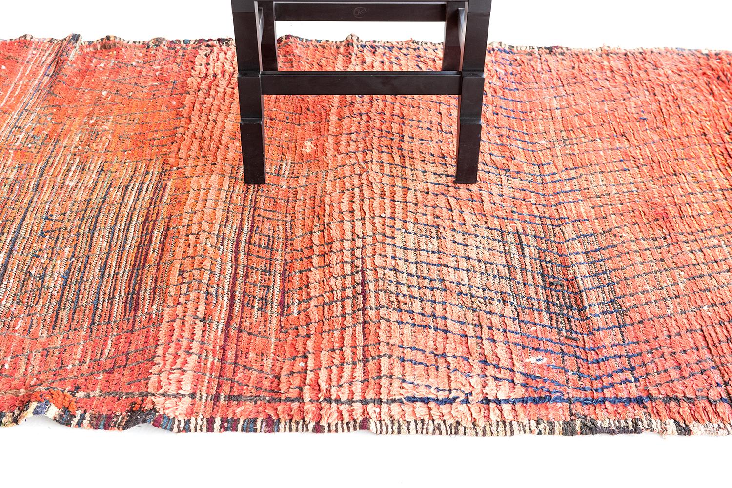 This captivating Azilal Tribe Moroccan rug from Atlas collection will let your home interior inviting to the eyes of your guest. All-over natural charcoal zigzags with extended sides defined in a clay field. Simple but classy kind of rug that makes
