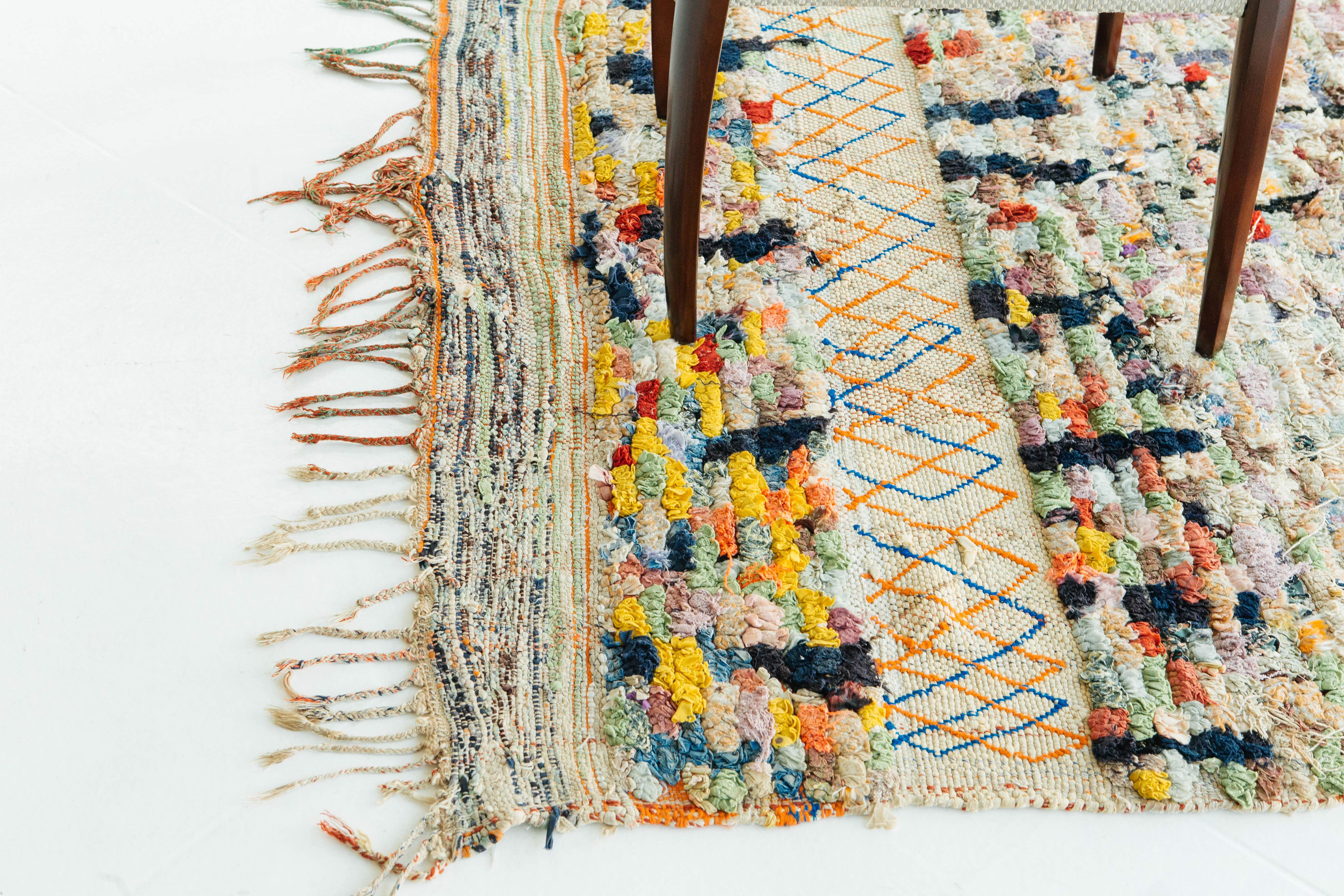 Alfombra vintage marroquí de la tribu azilal en venta 7