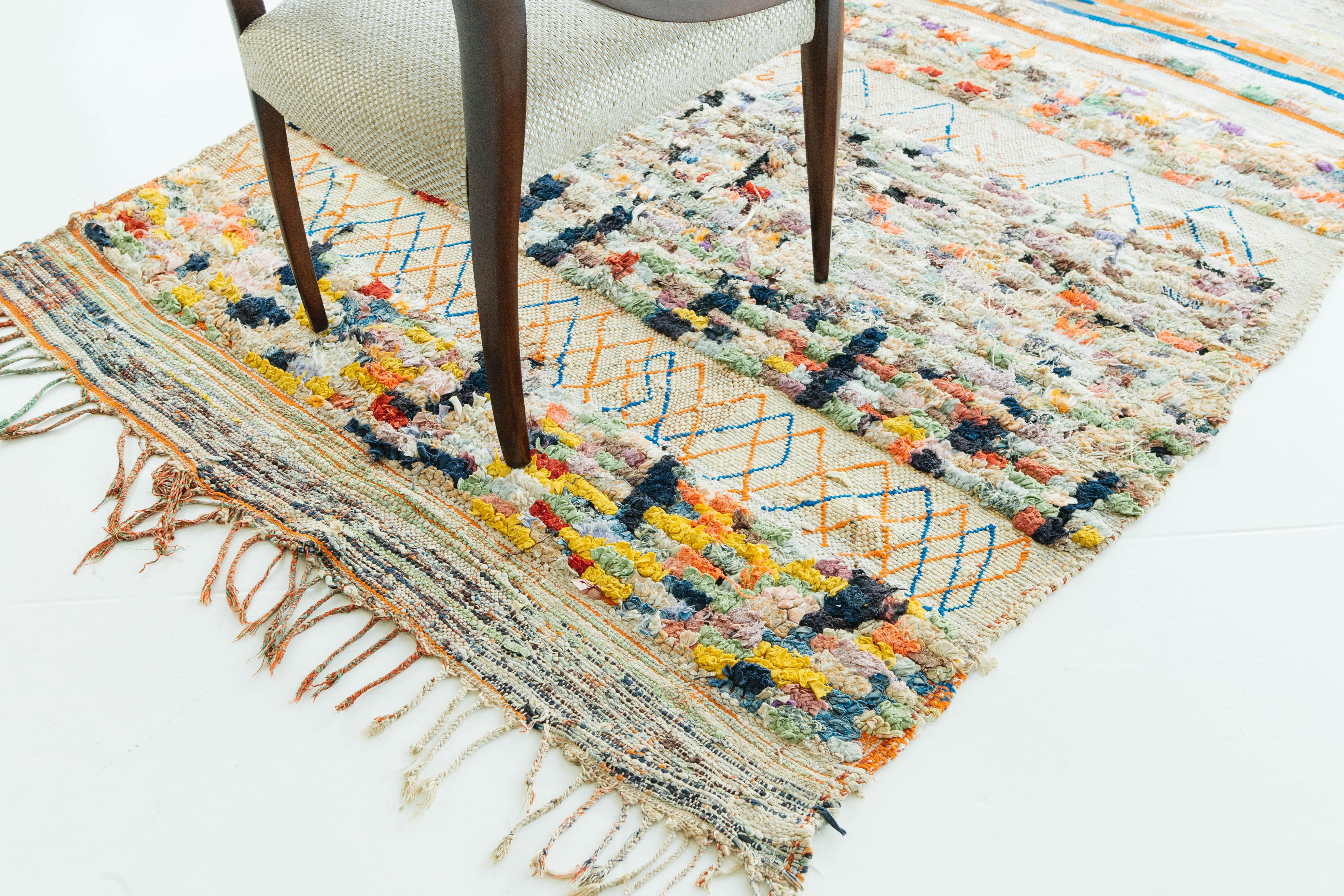 Alfombra vintage marroquí de la tribu azilal en venta 9