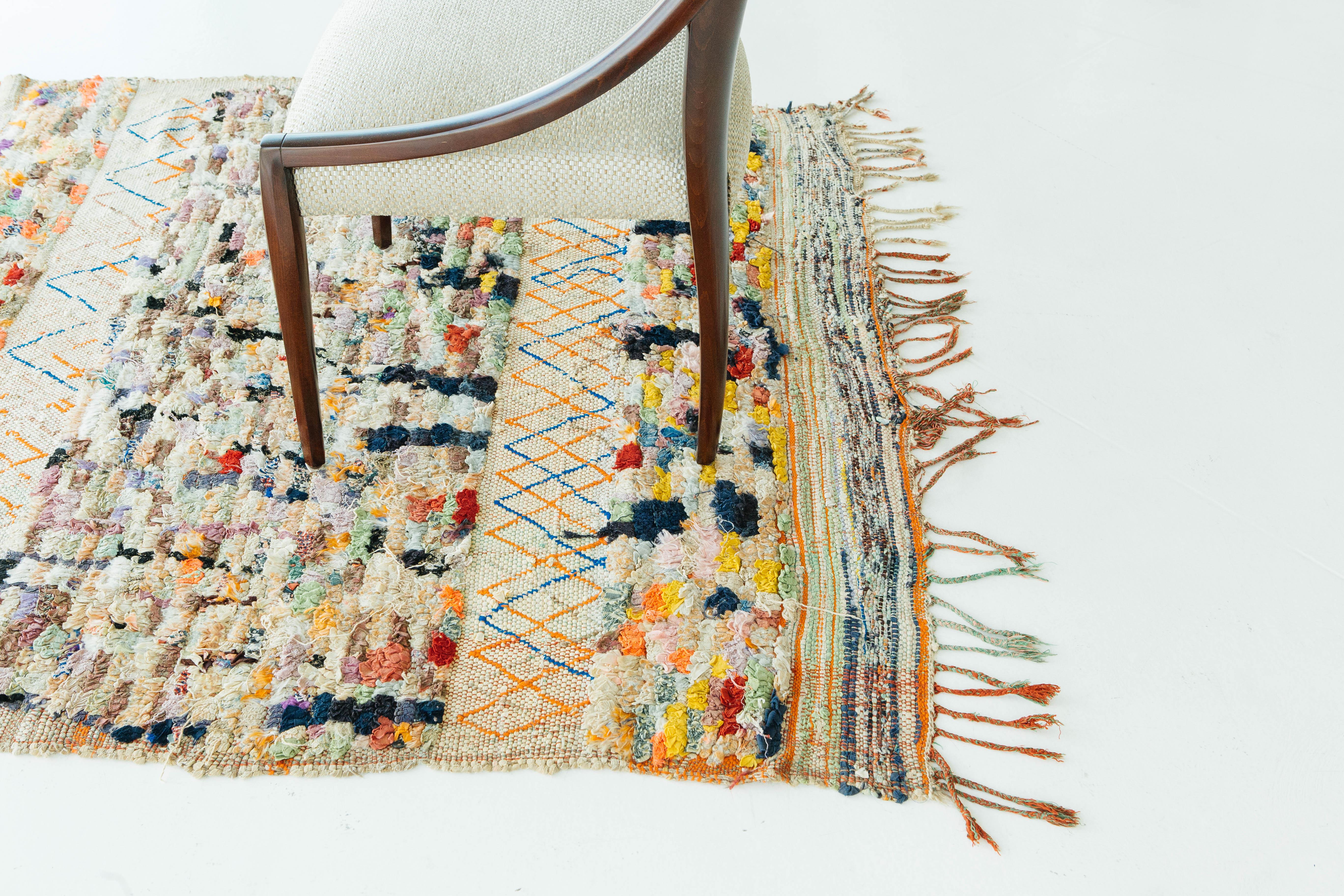 Alfombra vintage marroquí de la tribu azilal en venta 11