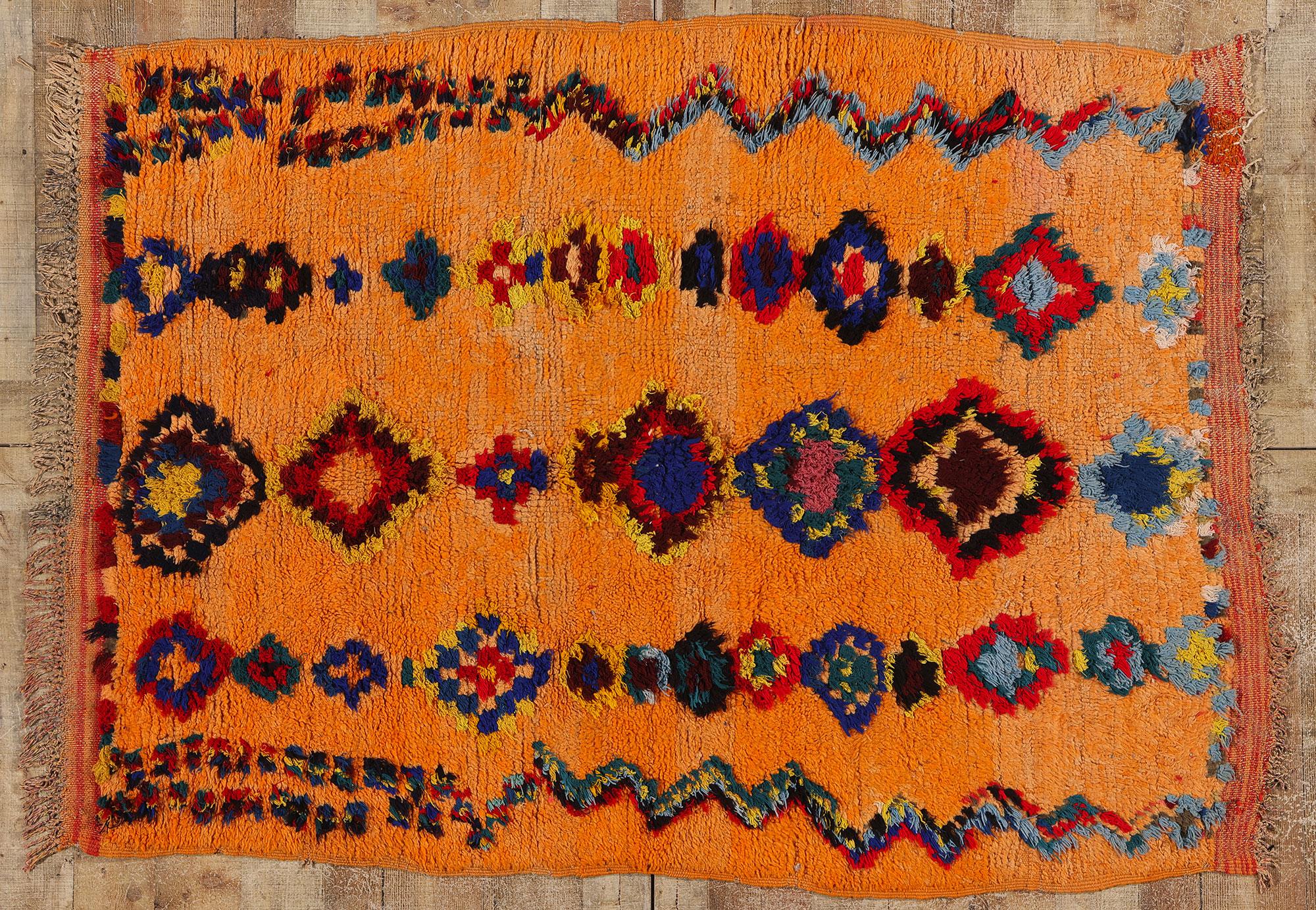 Marokkanischer Azilal-Wollteppich im Vintage-Stil, Bohemian Chic Meets Tribal Enchantment im Angebot 2