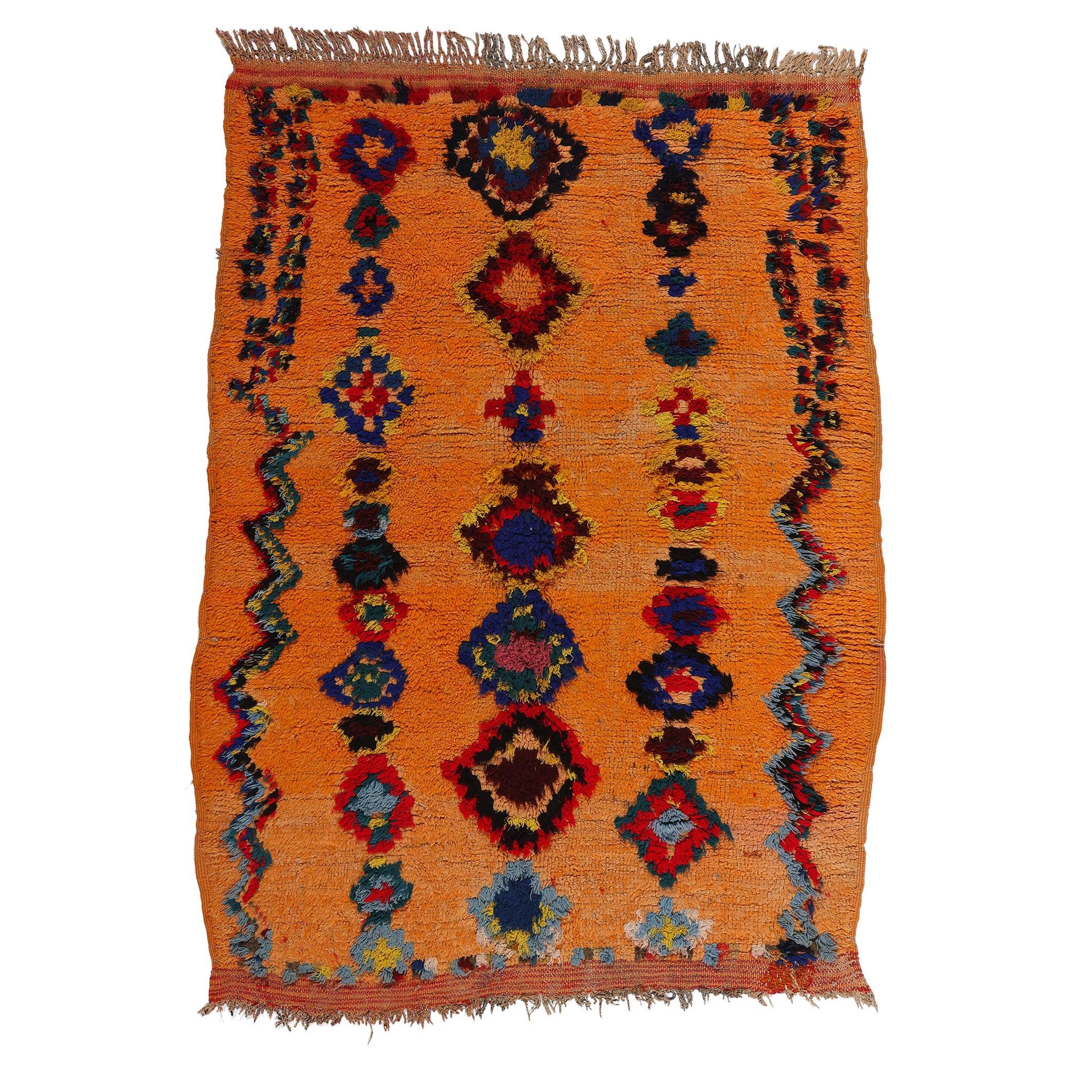 Marokkanischer Azilal-Wollteppich im Vintage-Stil, Bohemian Chic Meets Tribal Enchantment im Angebot