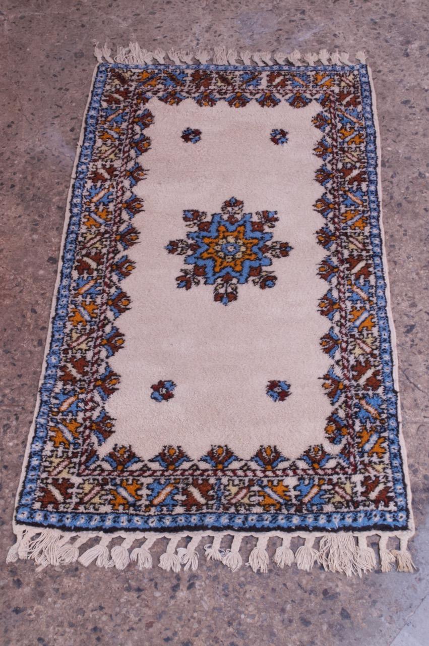 Vintage Moroccan Bara Handwoven Wool Accent Rug In Good Condition For Sale In Brooklyn, NY