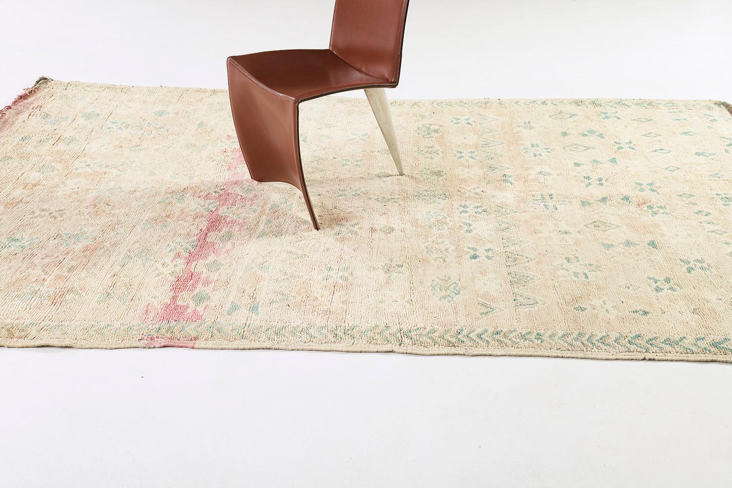 Marokkanische Beni M'Guild von Mehraban Teppiche, Marokkanisch im Zustand „Gut“ im Angebot in WEST HOLLYWOOD, CA
