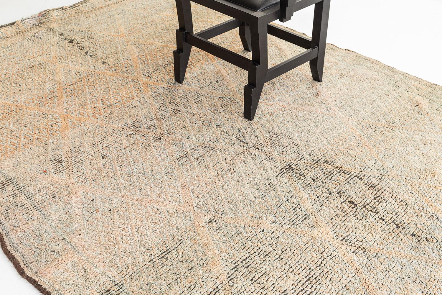 Be captivated by this luxurious Beni M'Guild Rug from our Atlas collection. It has an overall diamond pattern through the sand gradient theme which made it more unique. Spoil your own home into a Middle Atlas Tribe kind of rug that will bring