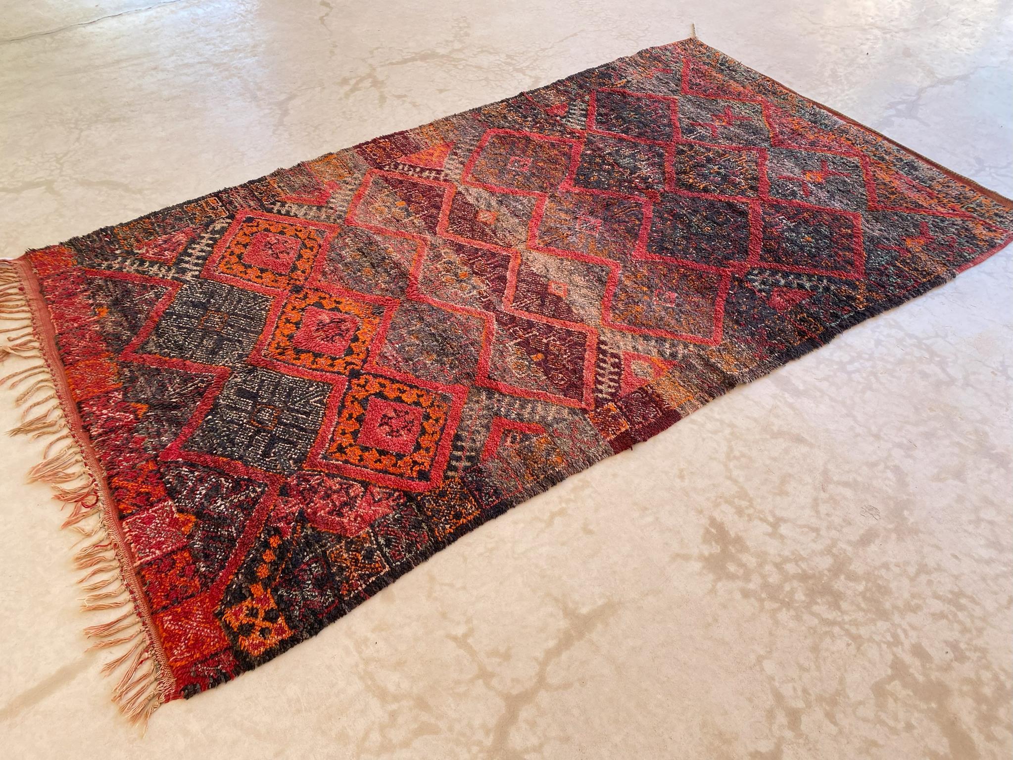 Vintage Moroccan Beni Mguild rug - Black/red - 6x10.8feet / 183x331cm In Good Condition For Sale In Marrakech, MA