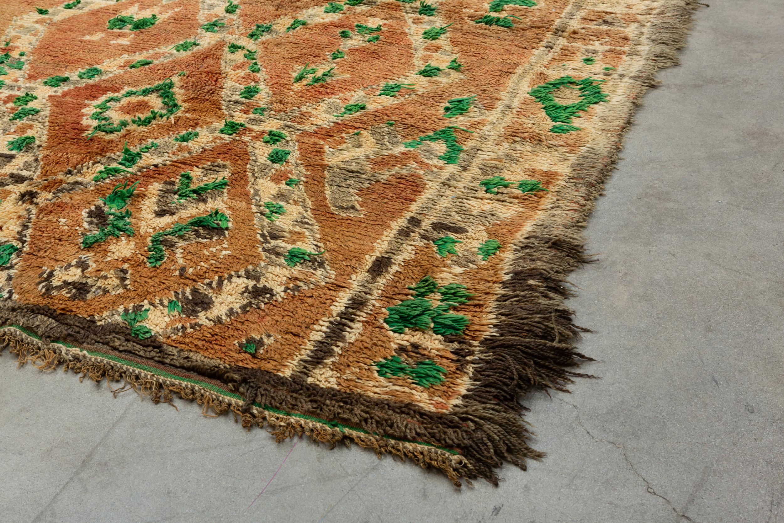 Vintage Moroccan Beni M'Guild Rug, Neutral, Cream, Green In Good Condition For Sale In Palm Springs, CA