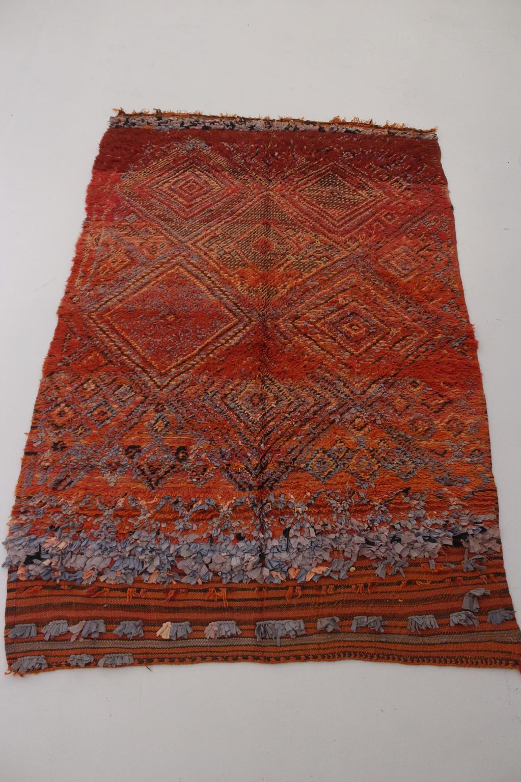 Vintage Moroccan Beni Mguild rug - Orange/red/lavender - 5x7.8feet / 153x240cm In Good Condition In Marrakech, MA