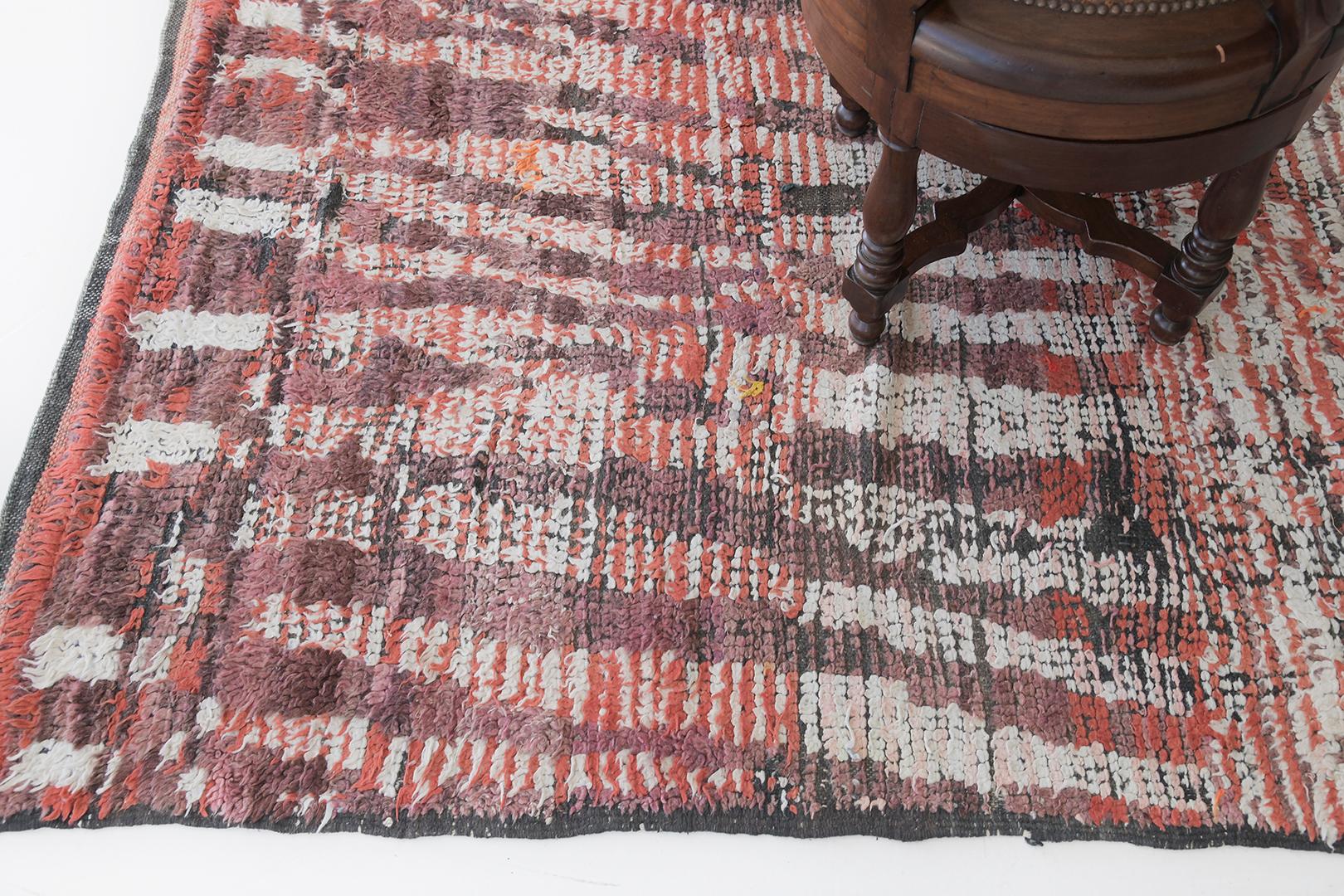 Marokkanischer Beni M'Guild Tribe-Teppich von Mehraban Teppich im Zustand „Gut“ im Angebot in WEST HOLLYWOOD, CA