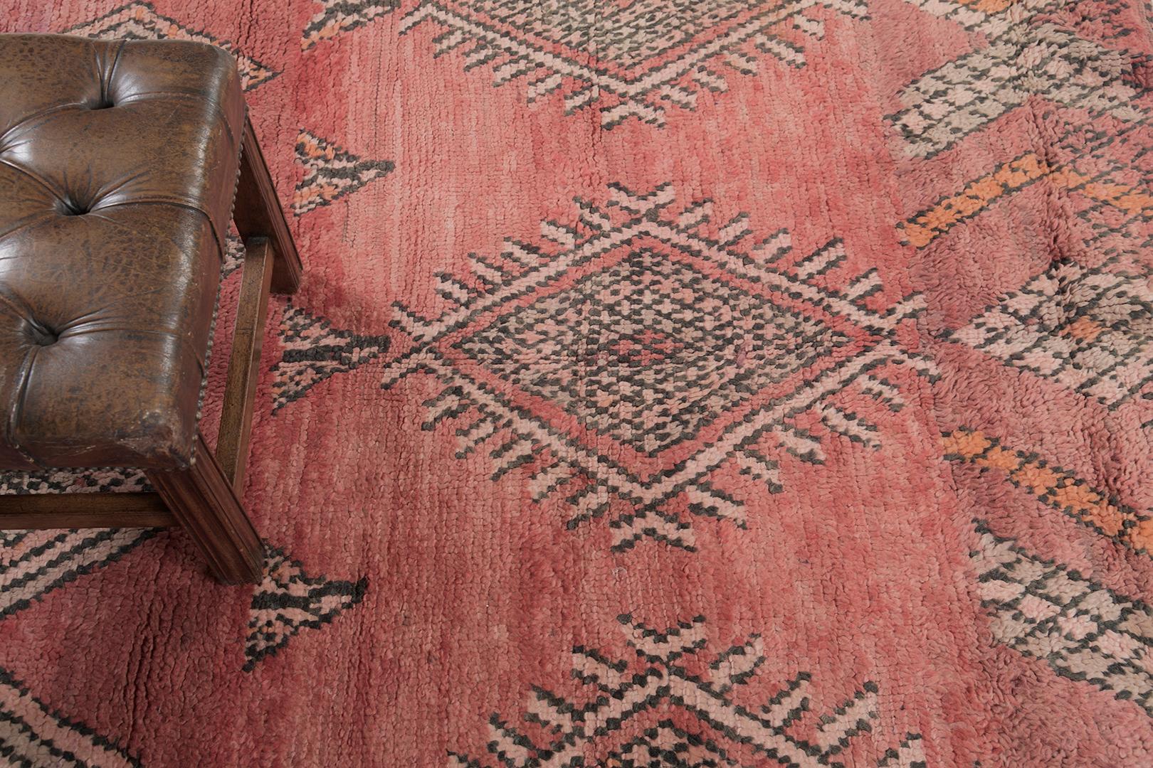 Noué à la main Tapis marocain vintage de la tribu Beni M'Guild de Mehraban en vente