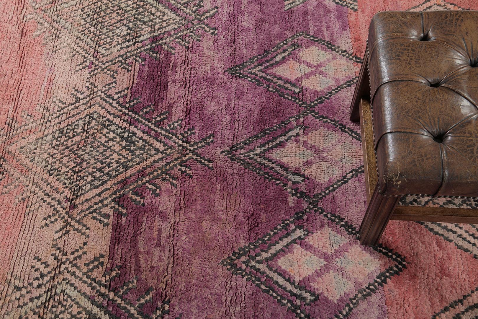 Tapis marocain vintage de la tribu Beni M'Guild de Mehraban Bon état - En vente à WEST HOLLYWOOD, CA