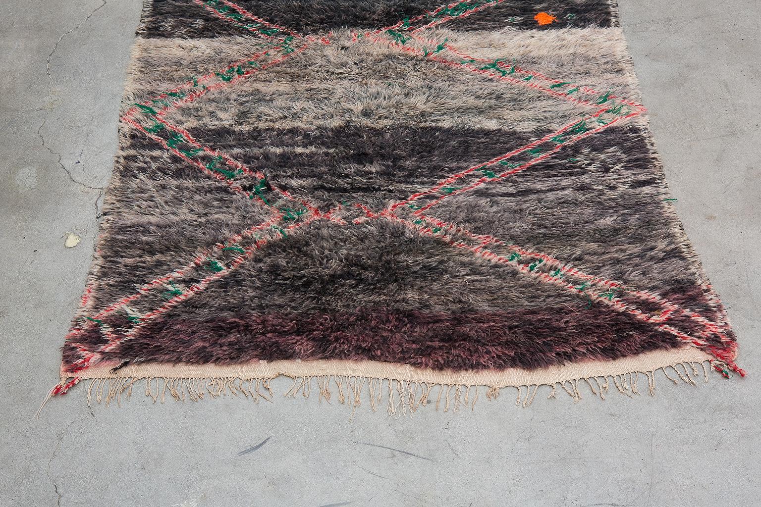 Tribal Vintage Moroccan Beni M'Rirt Rug - Black, Brown For Sale