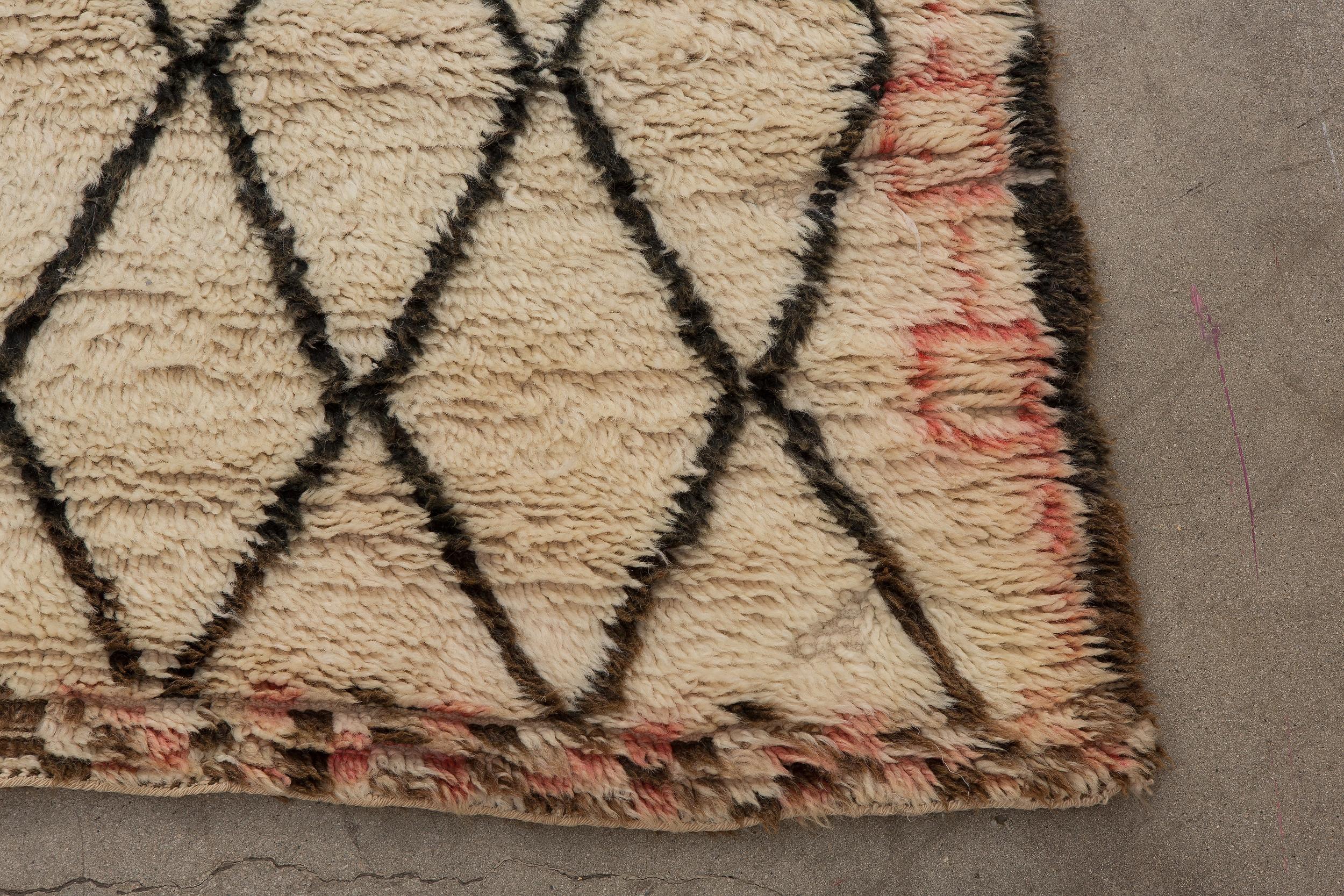 Vintage Moroccan Beni Ourain Rug - Neutral, Cream In Good Condition For Sale In Palm Springs, CA